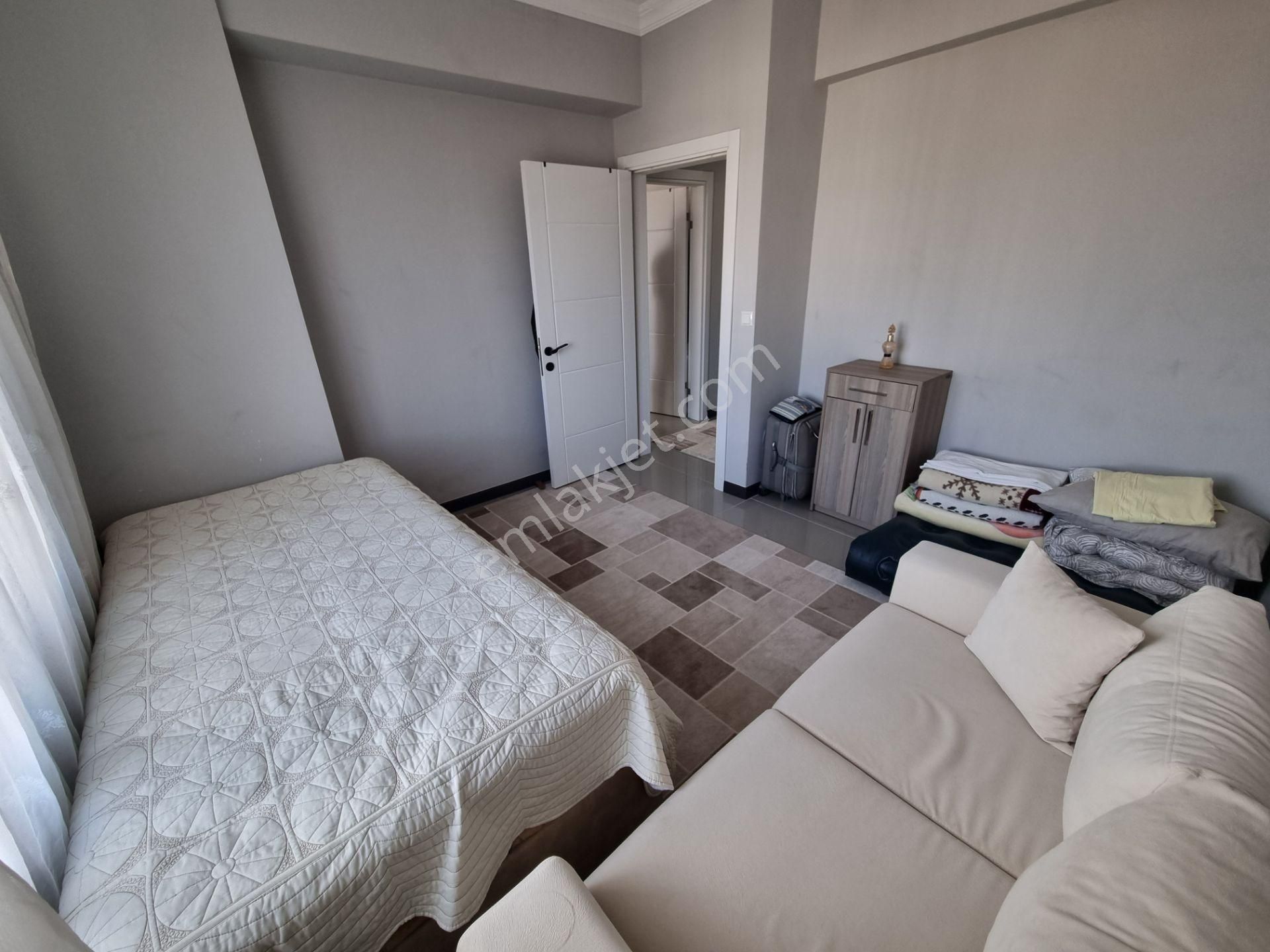 Havuzlu Sitede Müstakil Bahçeli Teraslı Verandalı Villa - Görsel 21