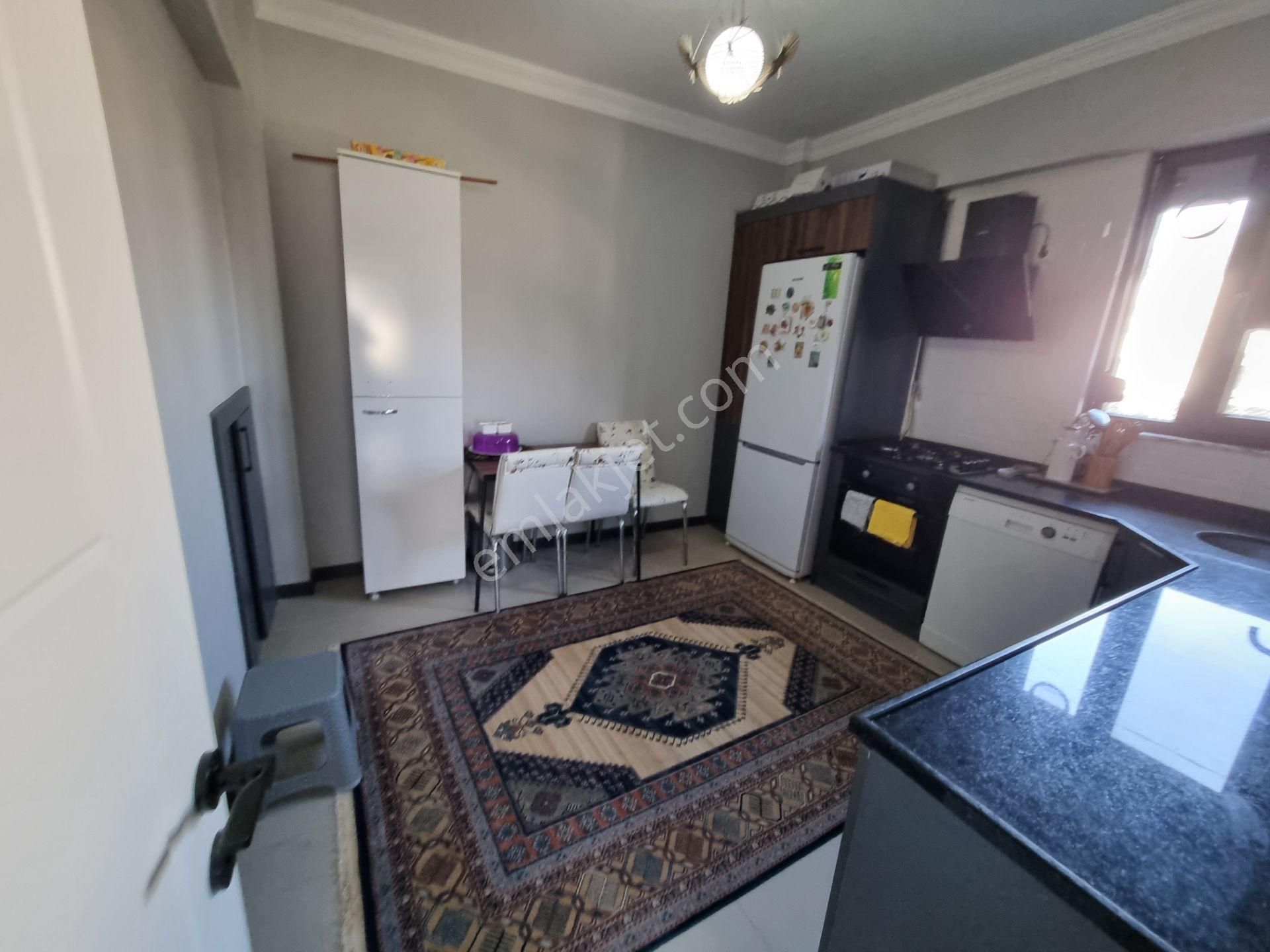 Havuzlu Sitede Müstakil Bahçeli Teraslı Verandalı Villa - Görsel 11