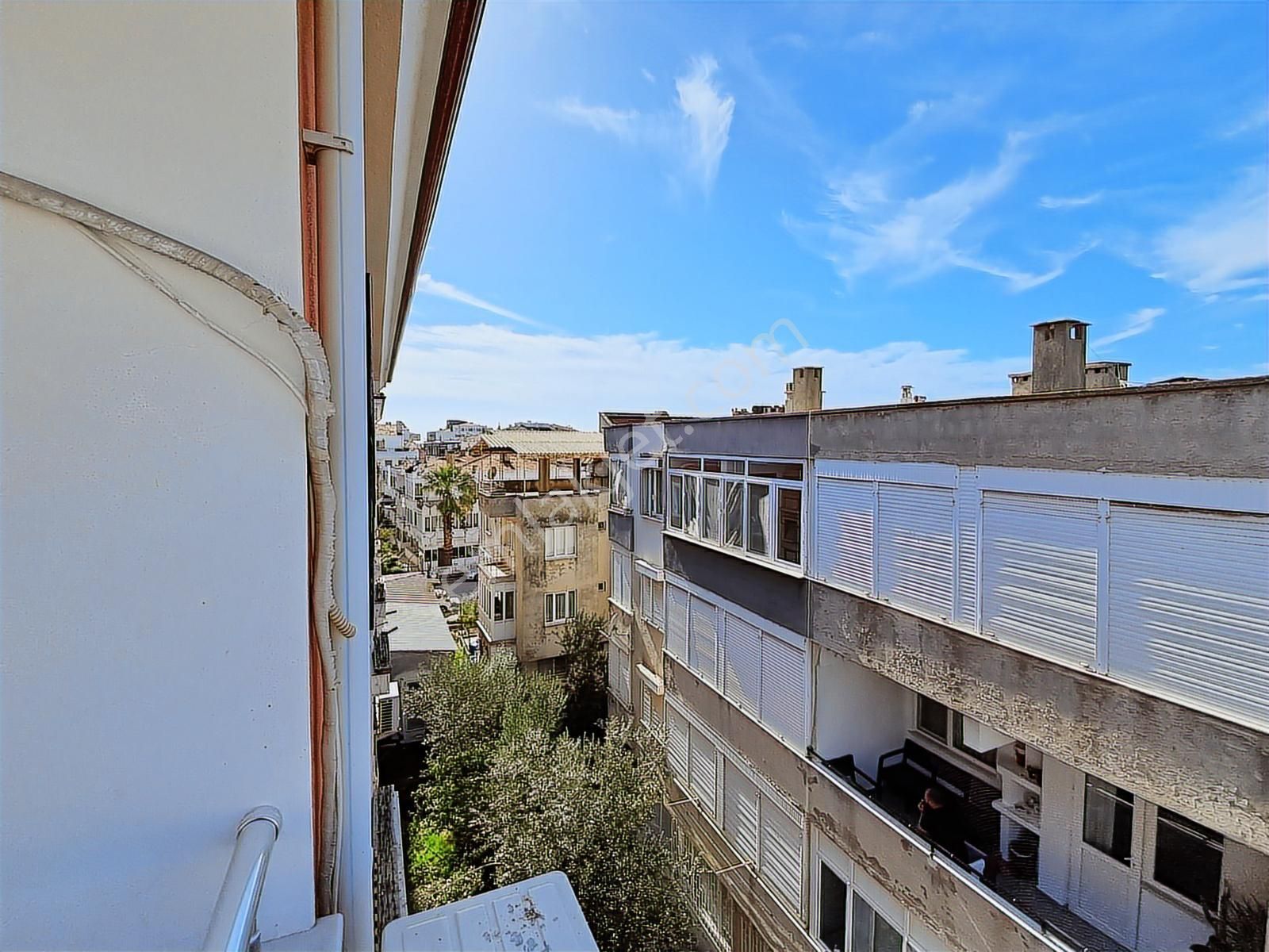 Sarımsaklı Minibüs Caddesinde Geniş Ve Bakımlı 2+1 Satılık Daire - Görsel 6
