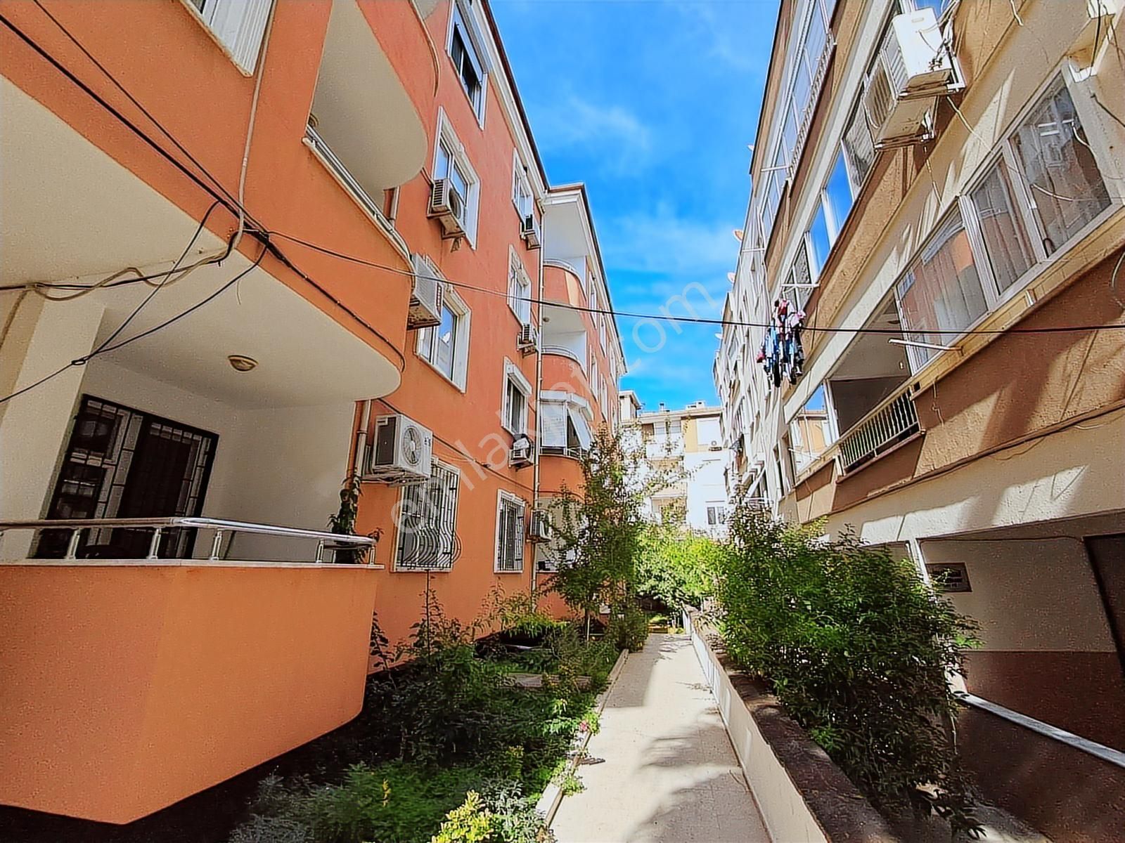 Sarımsaklı Minibüs Caddesinde Geniş Ve Bakımlı 2+1 Satılık Daire