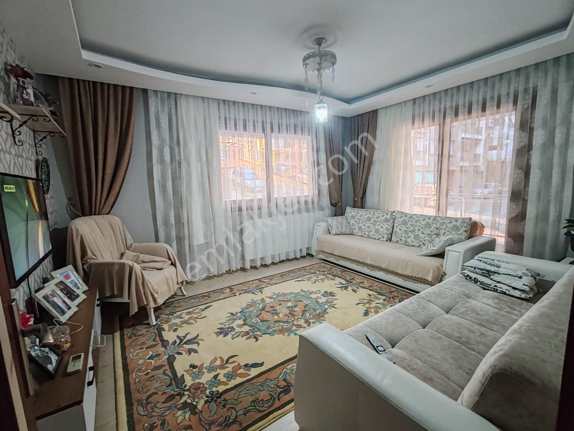 Küçük Çiğlide Kapalı Geniş Mutfaklı 3+1 Satılık Daire - Görsel 2