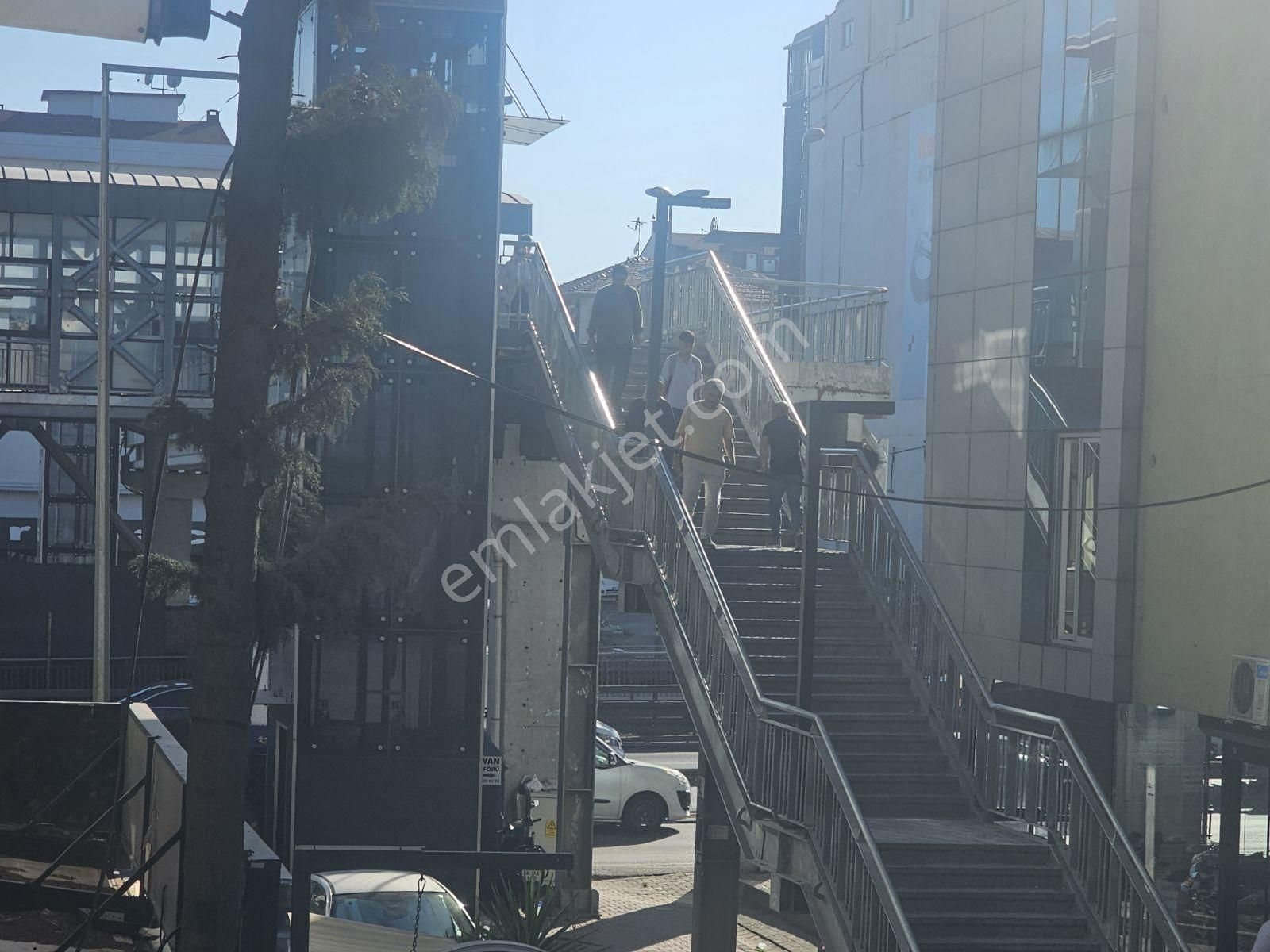 Metrobüsün Dibinde - Görsel 27