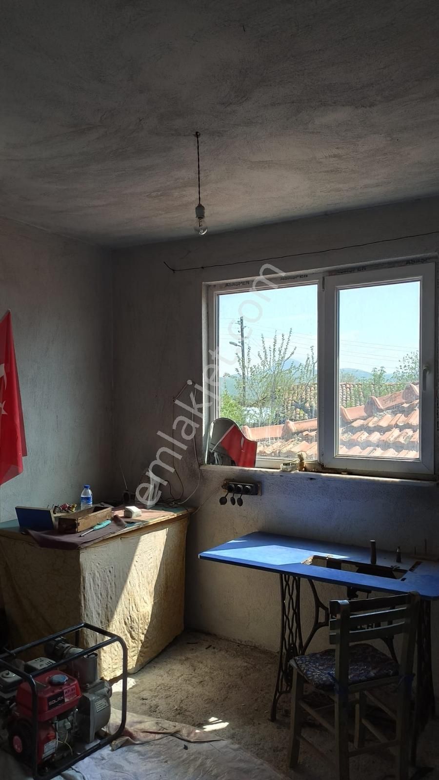 Kepsut İsaalan Köyü'nde 1040 M² Arsa Üzerinde Müstakil Ev - Görsel 3