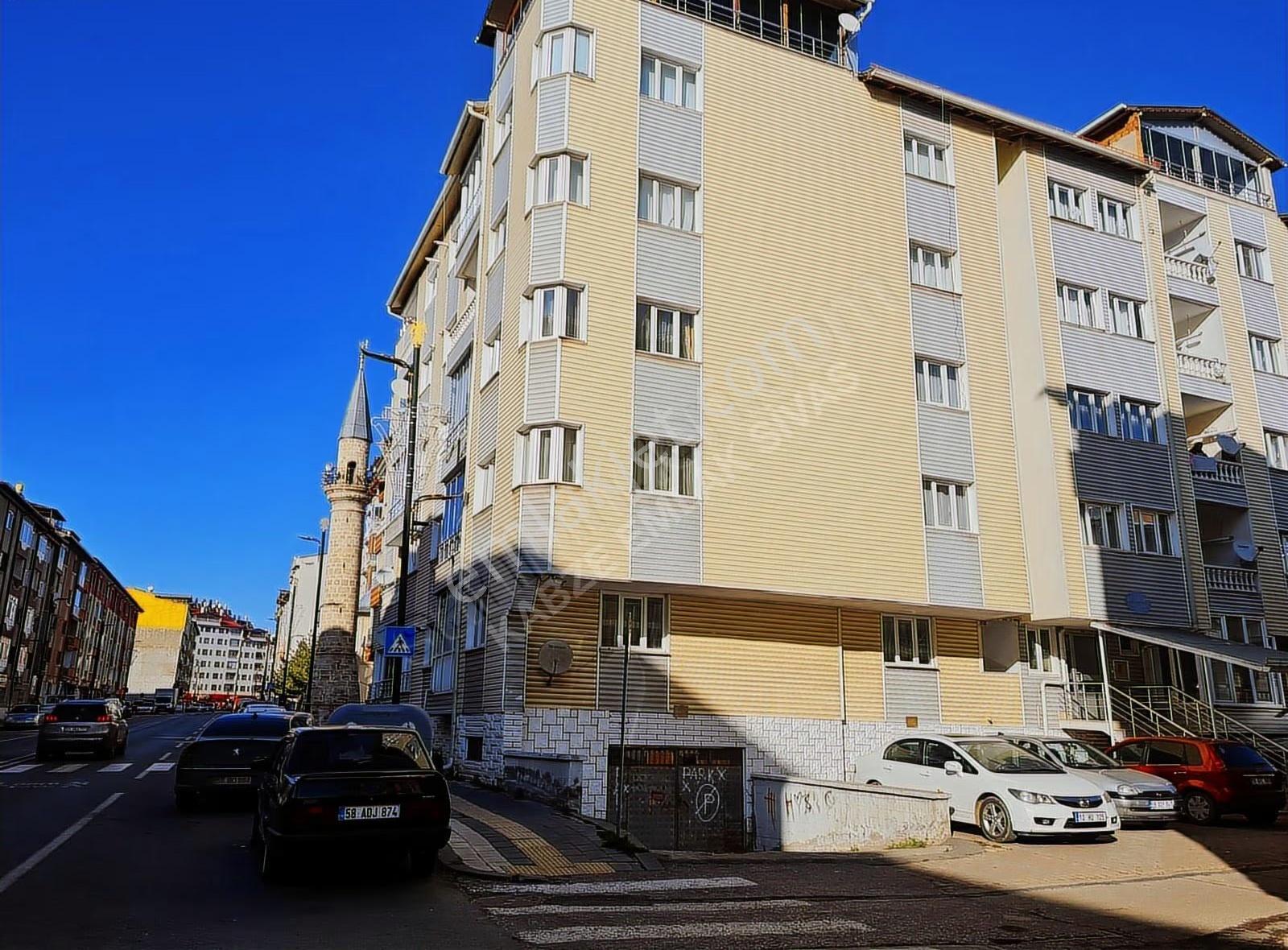 Kabze Emlaktan Kazancılar Caddesi Üzeri Satılık Daire...!
