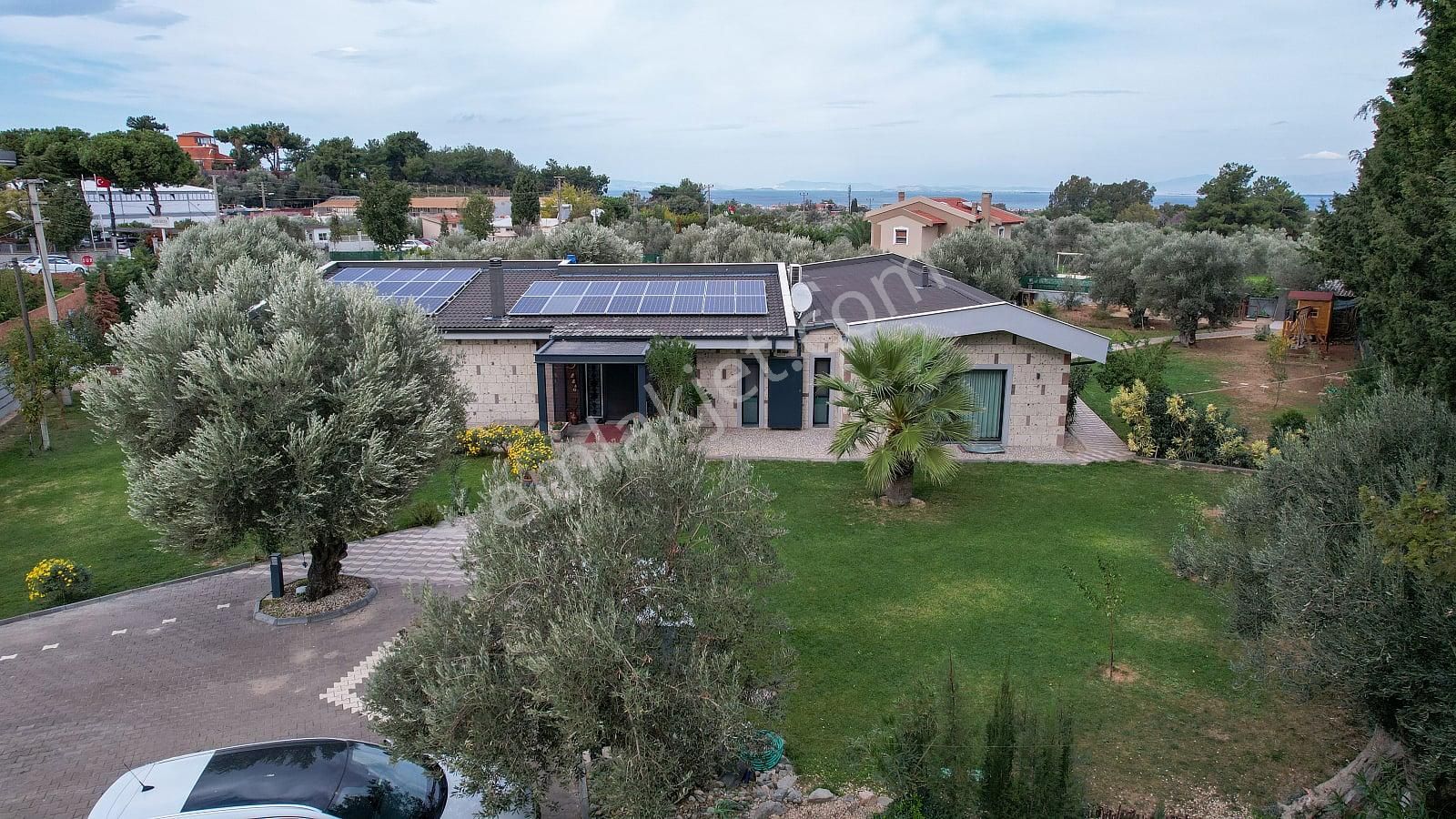 İzmir Güzelbahçe’de Sahile Yakın Geniş Arsada Havuzlu Villa - Görsel 10