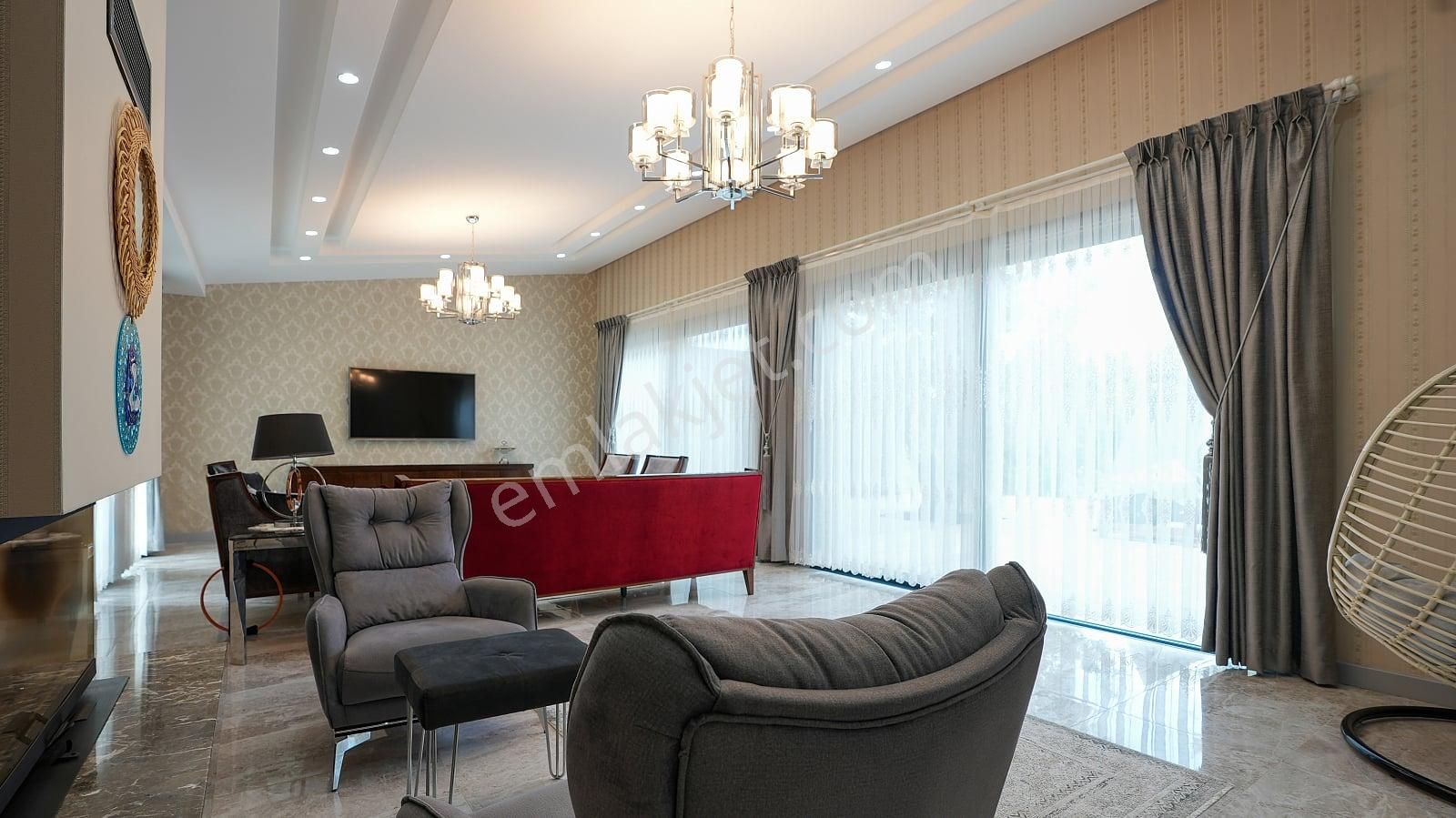 İzmir Güzelbahçe’de Sahile Yakın Geniş Arsada Havuzlu Villa - Görsel 24