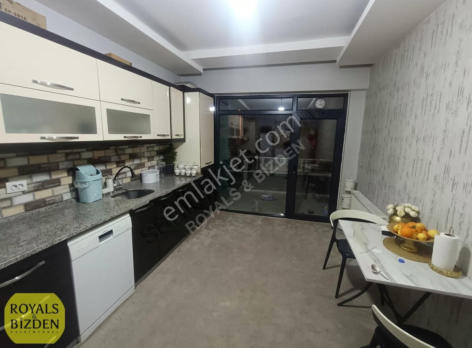 Ahmet Hamdi Göğüş Cadde Cepheli Fuzul,eminevim'e Uygun 3+1 Daire - Görsel 21