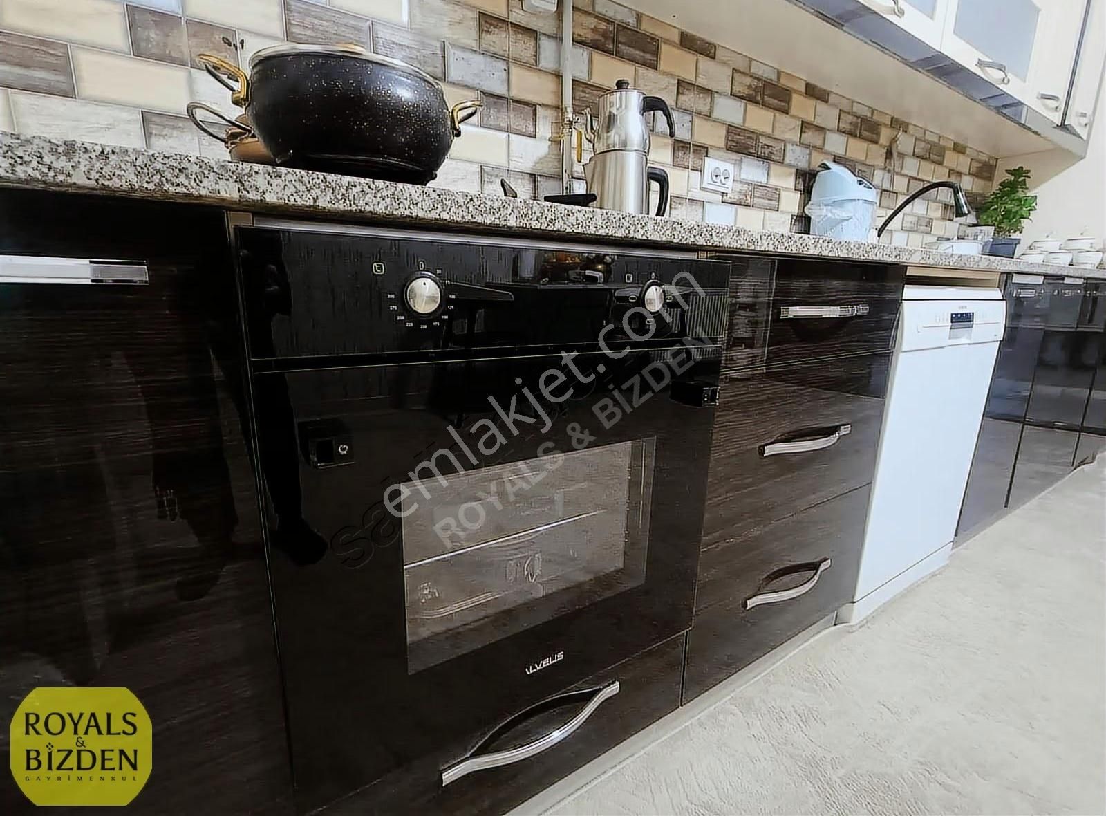 Ahmet Hamdi Göğüş Cadde Cepheli Fuzul,eminevim'e Uygun 3+1 Daire - Görsel 12