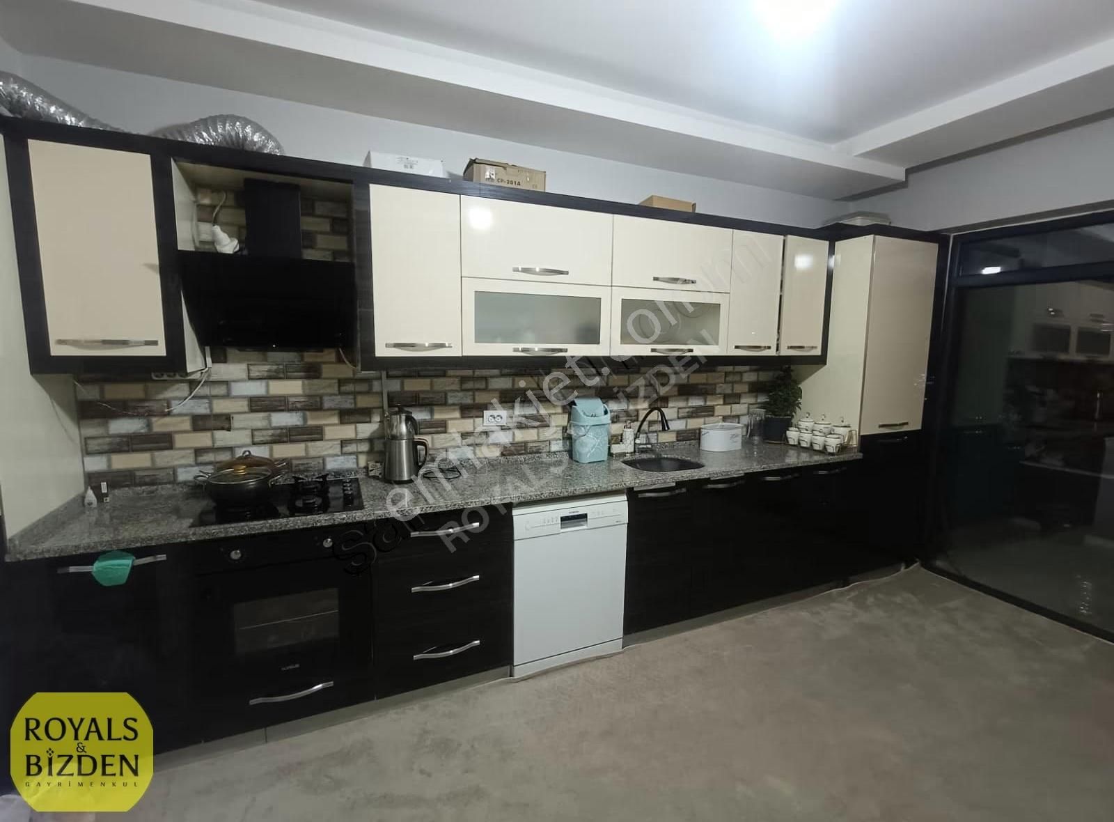 Ahmet Hamdi Göğüş Cadde Cepheli Fuzul,eminevim'e Uygun 3+1 Daire - Görsel 16