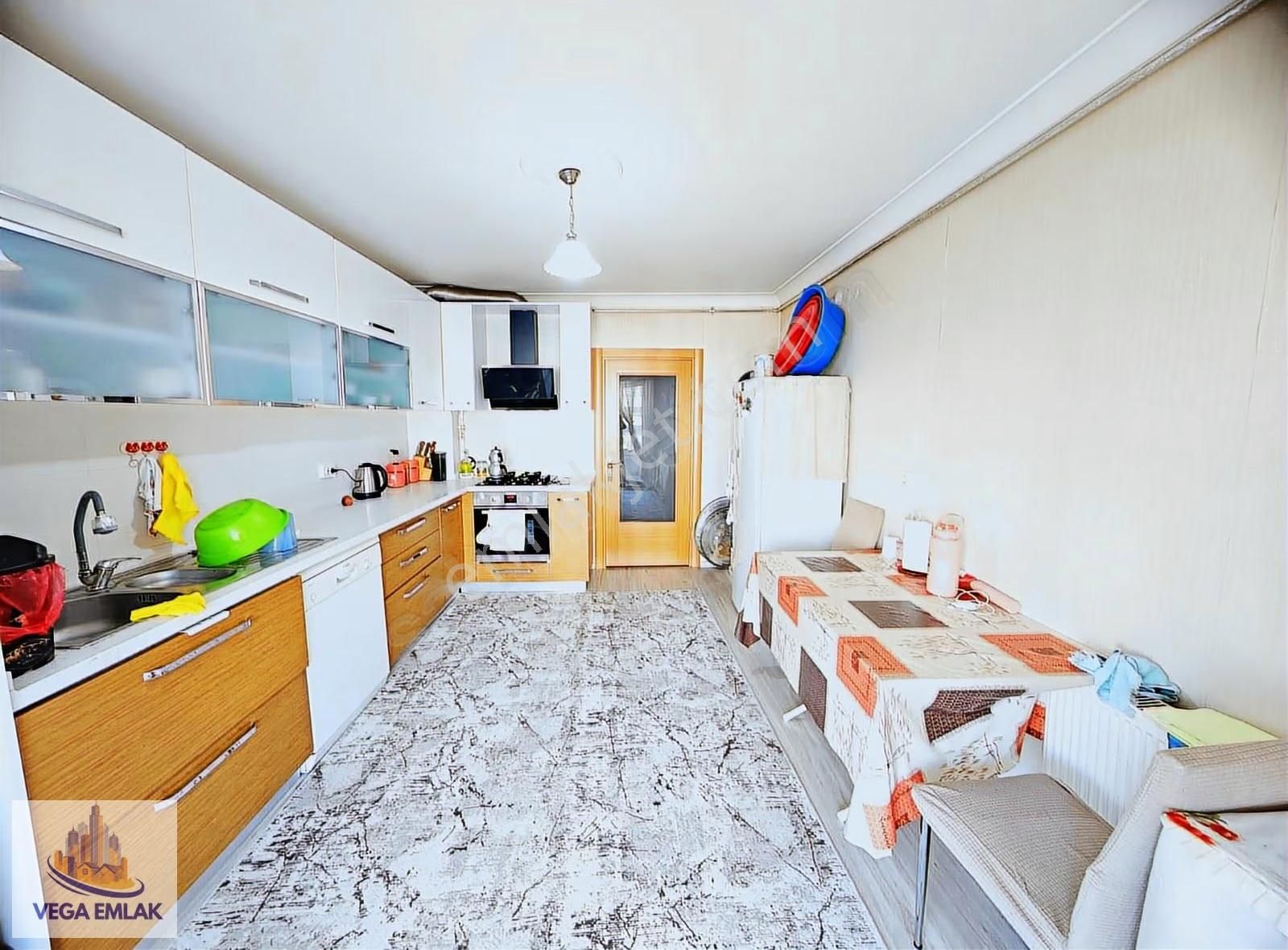 Vega Emlaktan Güneşevler Merkezde Ön Cephe 3+1 Full Site Dairesi - Görsel 17