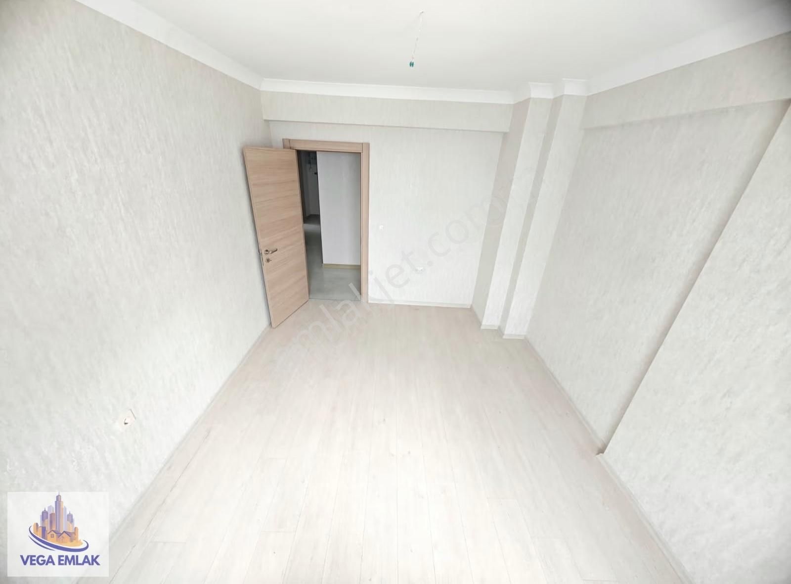 Vega Emlaktan Güneşevler Sınırı Caddede Sıfır 3+1 Site Dairesi - Görsel 2