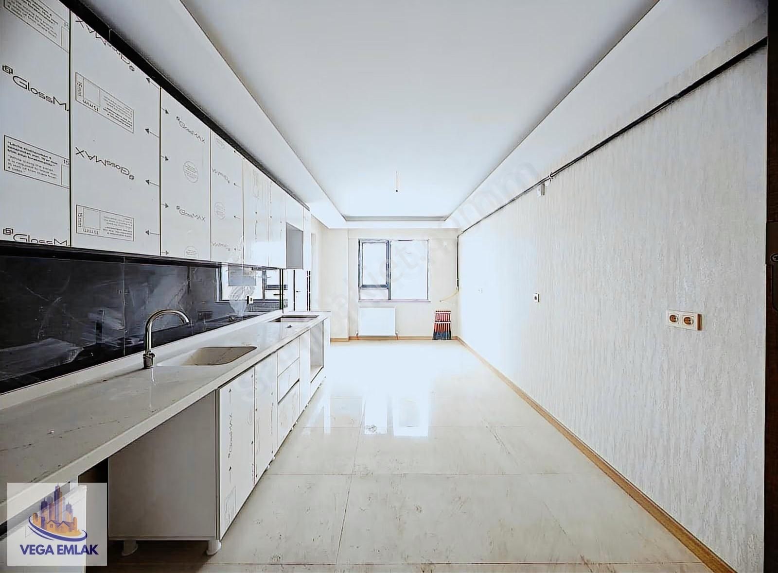 Vega Emlaktan Güneşevler Sınırı Caddede Sıfır 3+1 Site Dairesi