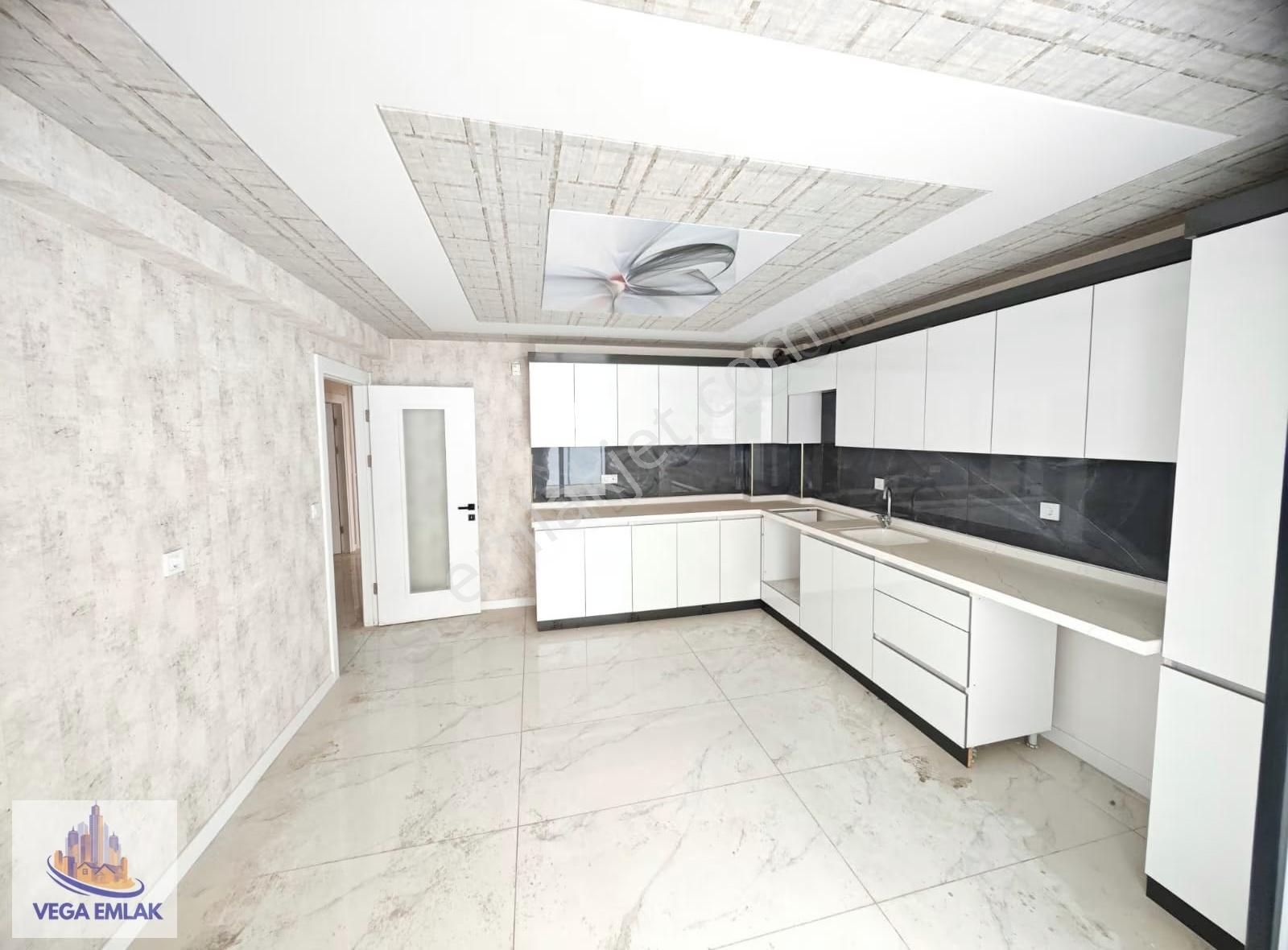 Vega Emlak'tan Güneşevlerde 3+1 130 M2 Full Yapılı Sıfır Daire