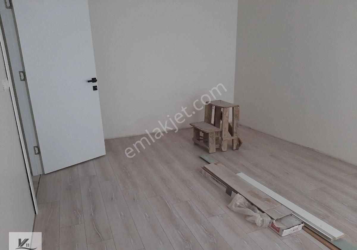 Cumhuriyet Mahallesinde Bahçe Kullanımlı İskanlı Daire - Görsel 5