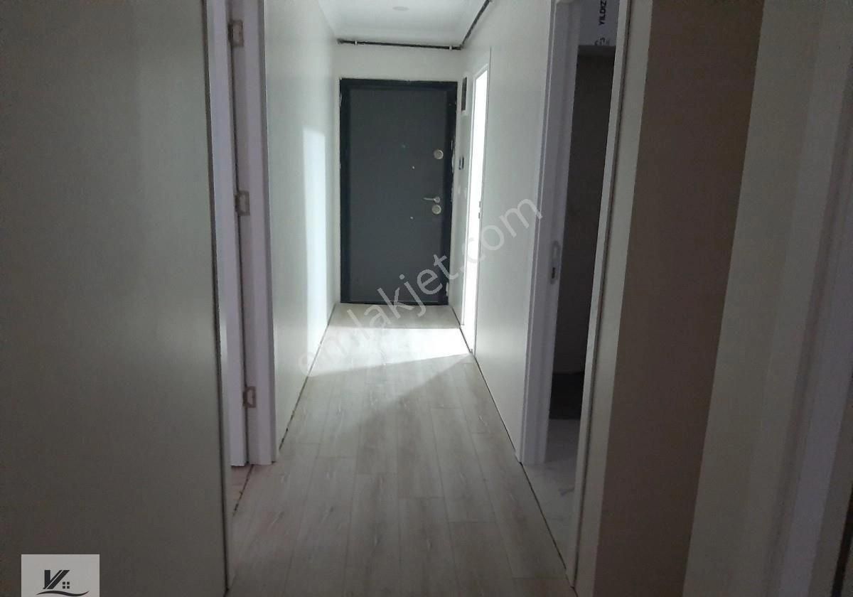 Cumhuriyet Mahallesinde Bahçe Kullanımlı İskanlı Daire - Görsel 2