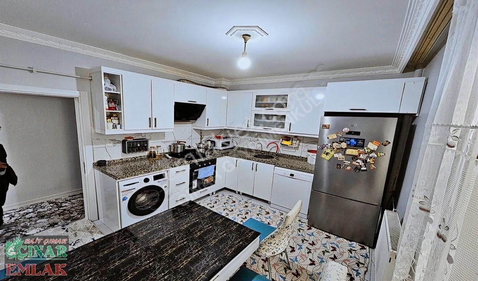 Çınardan Hem Merkezi Hem Geniş Alanıyla Fırsat 3+1 Giriş Dairesi