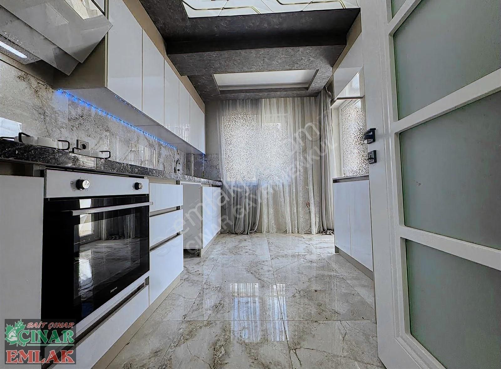 Çınardan Merkezi Konumda Etkileyici Tasarımıyla 2+1 Arakat Daire - Görsel 2