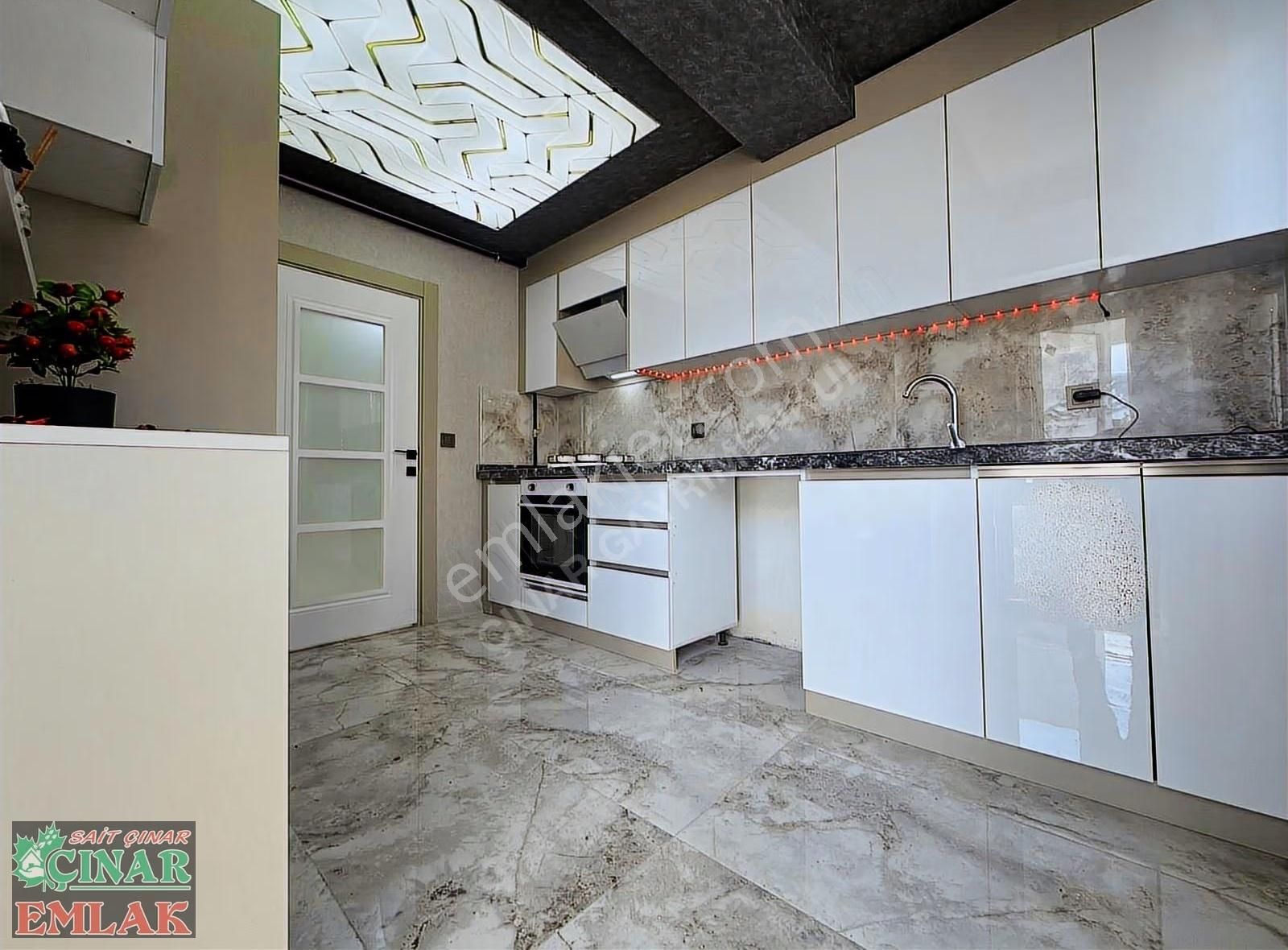 Çınardan Merkezi Konumda Etkileyici Tasarımıyla 2+1 Arakat Daire - Görsel 33