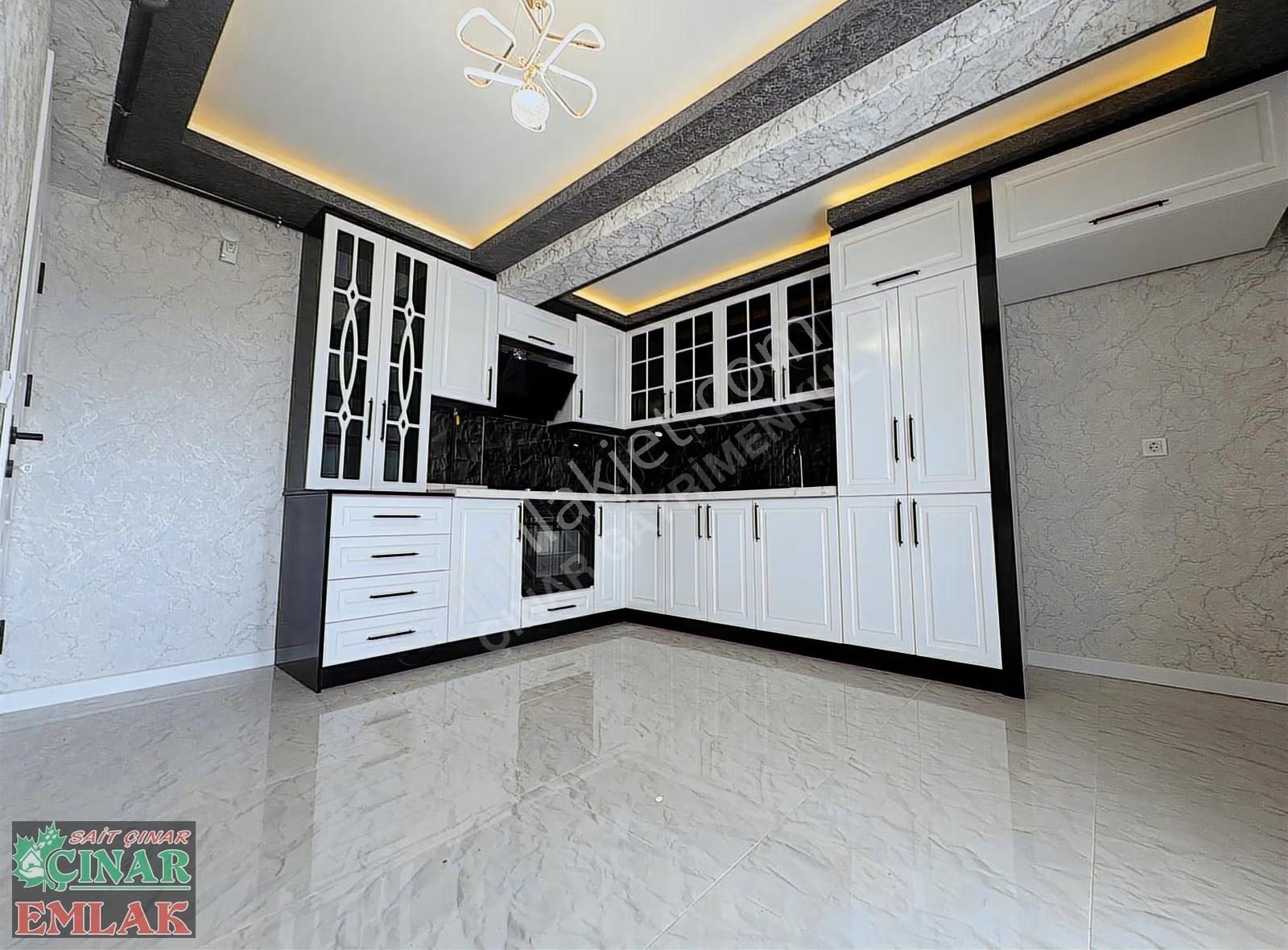 Çınar'dan 2+1 Park Cepheli Full Yapılı Ara Kat Dairesi Satışta!!