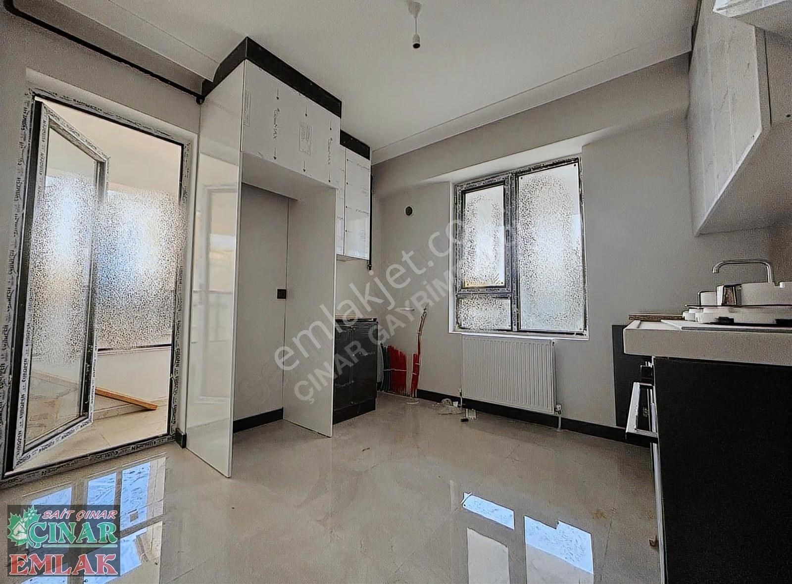 Çınar'dan Her Yere Rahat Ulaşım Sağlayan Geniş 3+1 Giriş Dairesi - Görsel 18