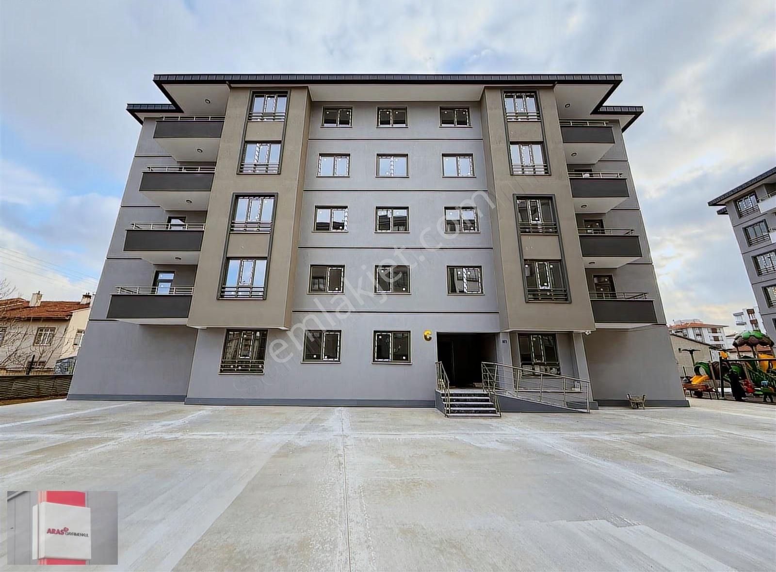 Fetih Cad. Hacıveys Zade Mah.site İçi 2+1 Ara Kat Sıfır Daireler - Görsel 22