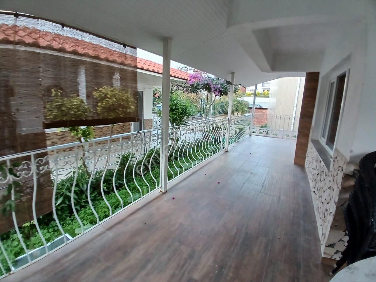 Kuşadası Kadınlar Denizi Bölgesi’nde Satılık Triplex - Görsel 2