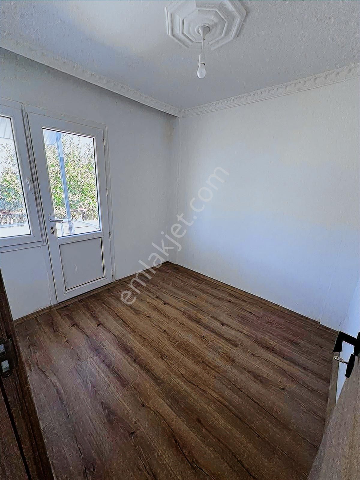 Gümüldür'de Denize 450m Yakınlıkta 2+1 Villa 132.5m2 Arsa İçinde - Görsel 8