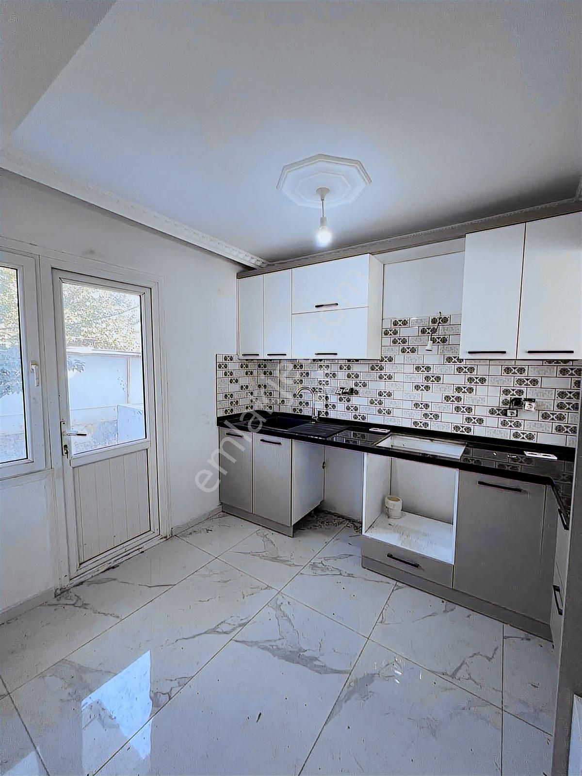 Gümüldür'de Denize 450m Yakınlıkta 2+1 Villa 132.5m2 Arsa İçinde - Görsel 24