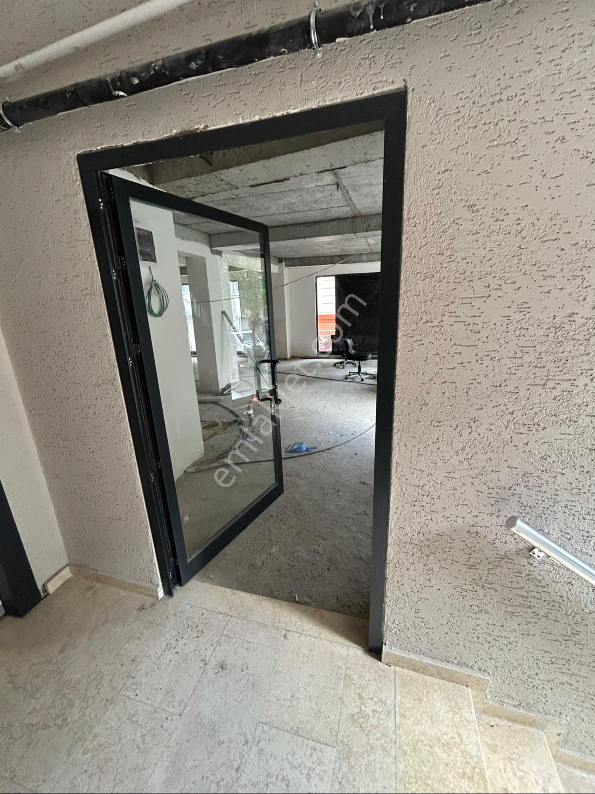 İskanlı Yatırımlık | Altlı Üstlü 300 M² | 2 Girişli Dükkan - Görsel 4