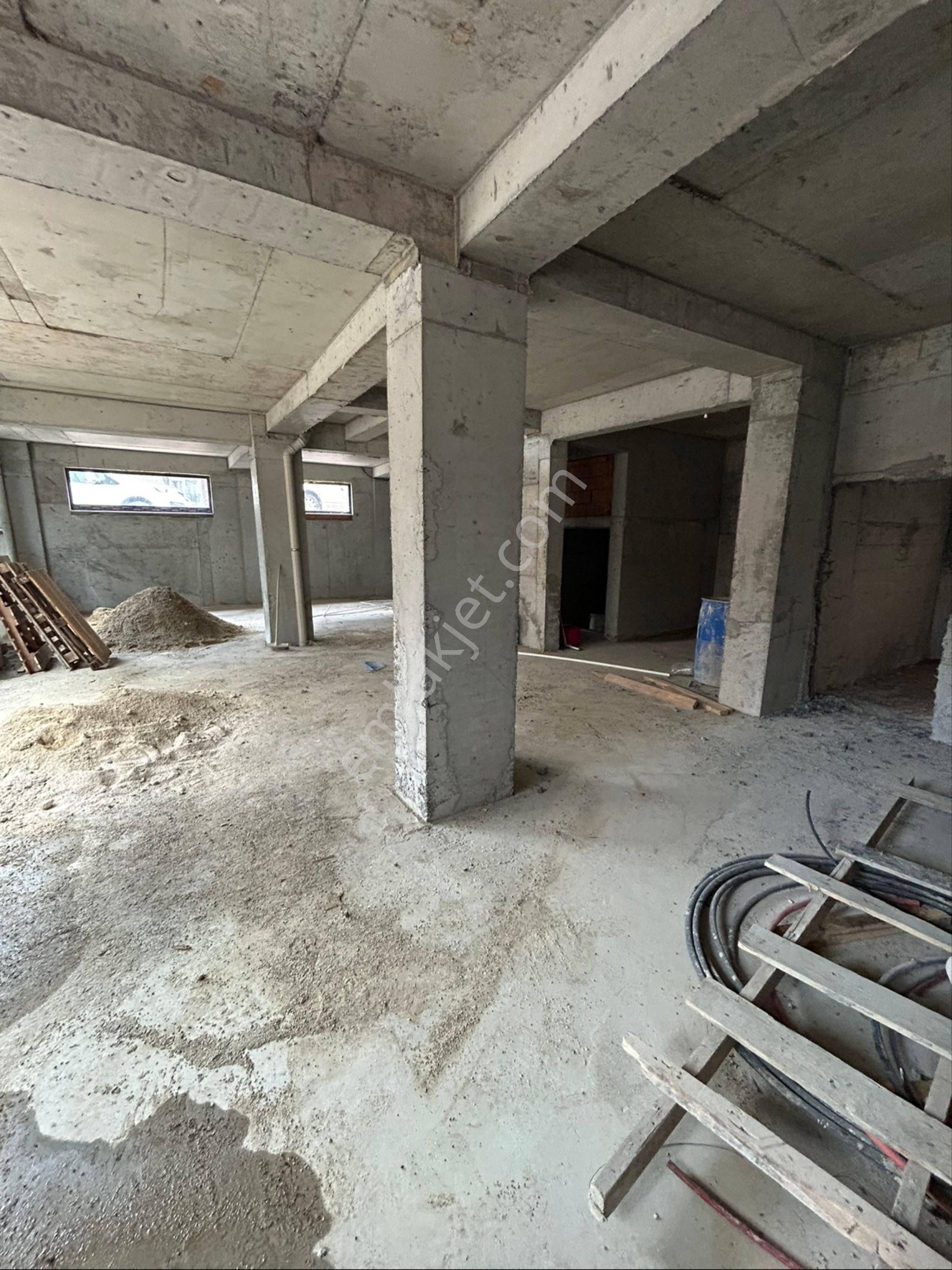 İskanlı Yatırımlık | Altlı Üstlü 300 M² | 2 Girişli Dükkan - Görsel 9