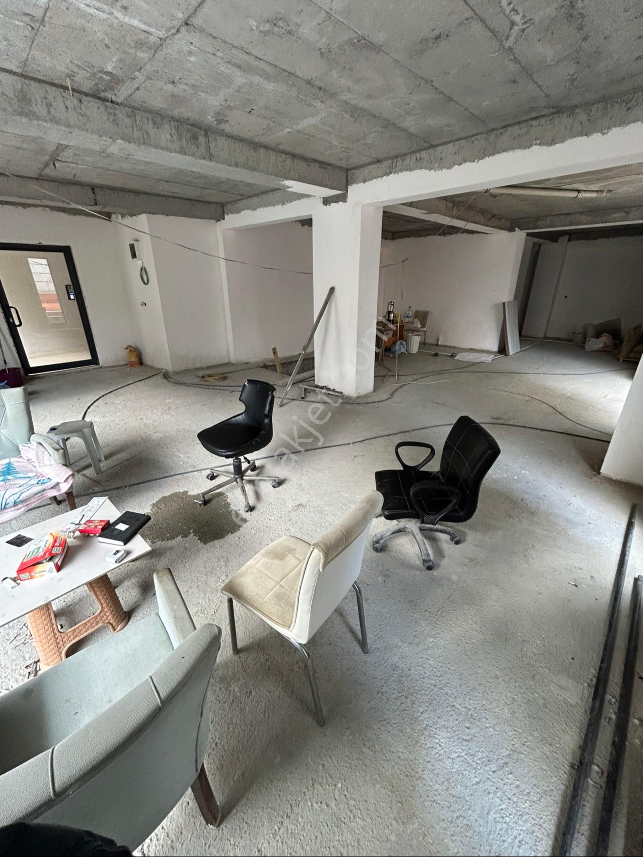 İskanlı Yatırımlık | Altlı Üstlü 300 M² | 2 Girişli Dükkan - Görsel 11