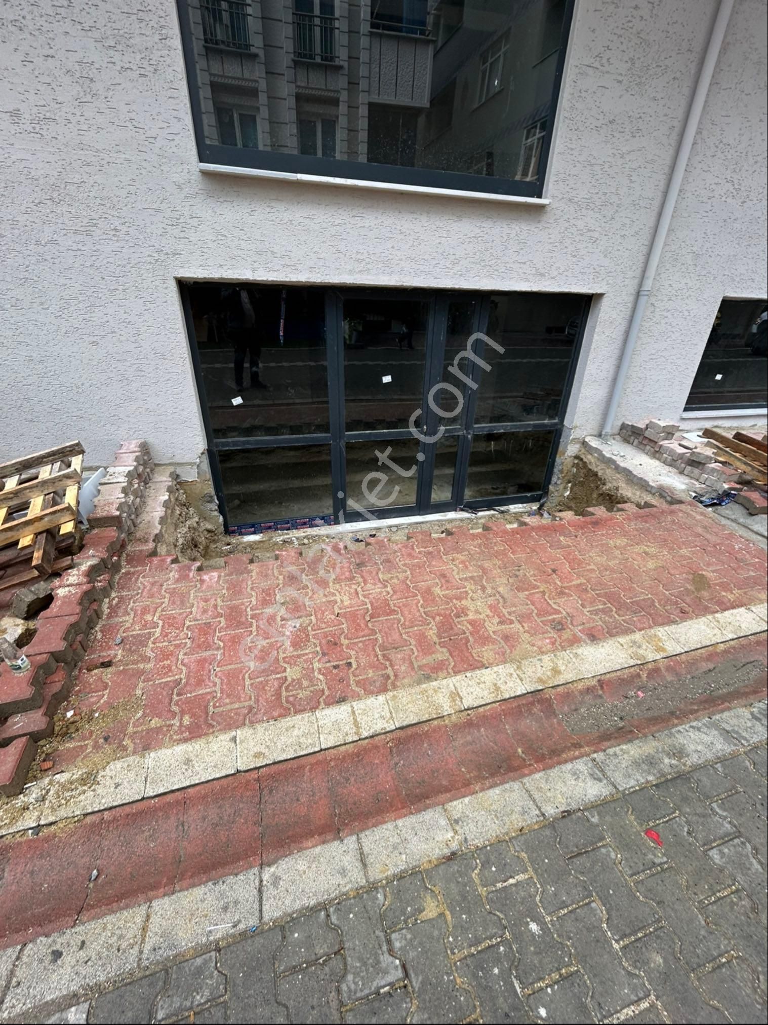 İskanlı Yatırımlık | Altlı Üstlü 300 M² | 2 Girişli Dükkan - Görsel 3