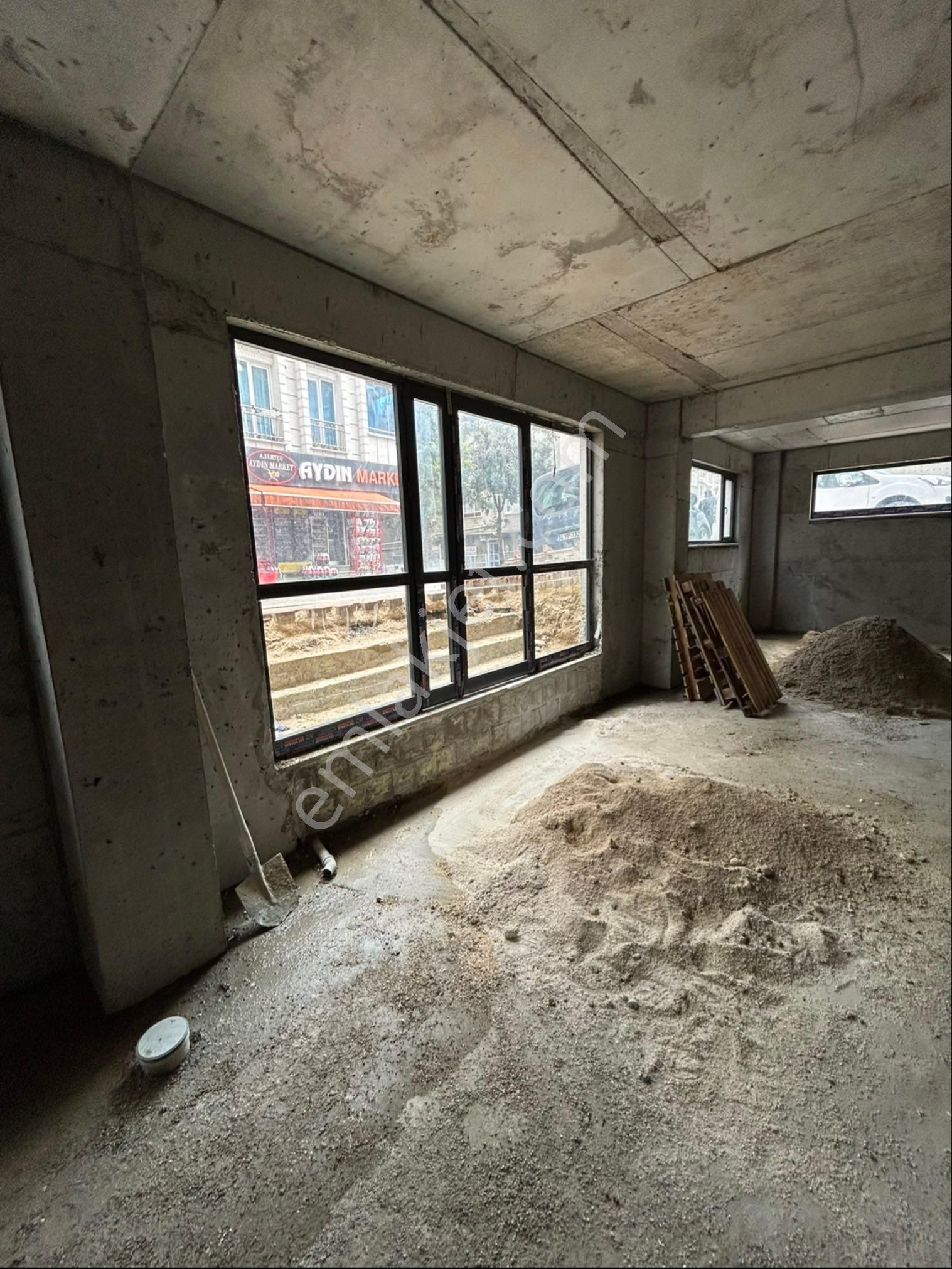 İskanlı Yatırımlık | Altlı Üstlü 300 M² | 2 Girişli Dükkan - Görsel 8