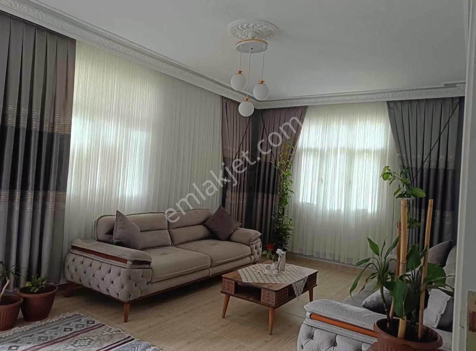 Deniz'den Komple Satılık 3 Katlı