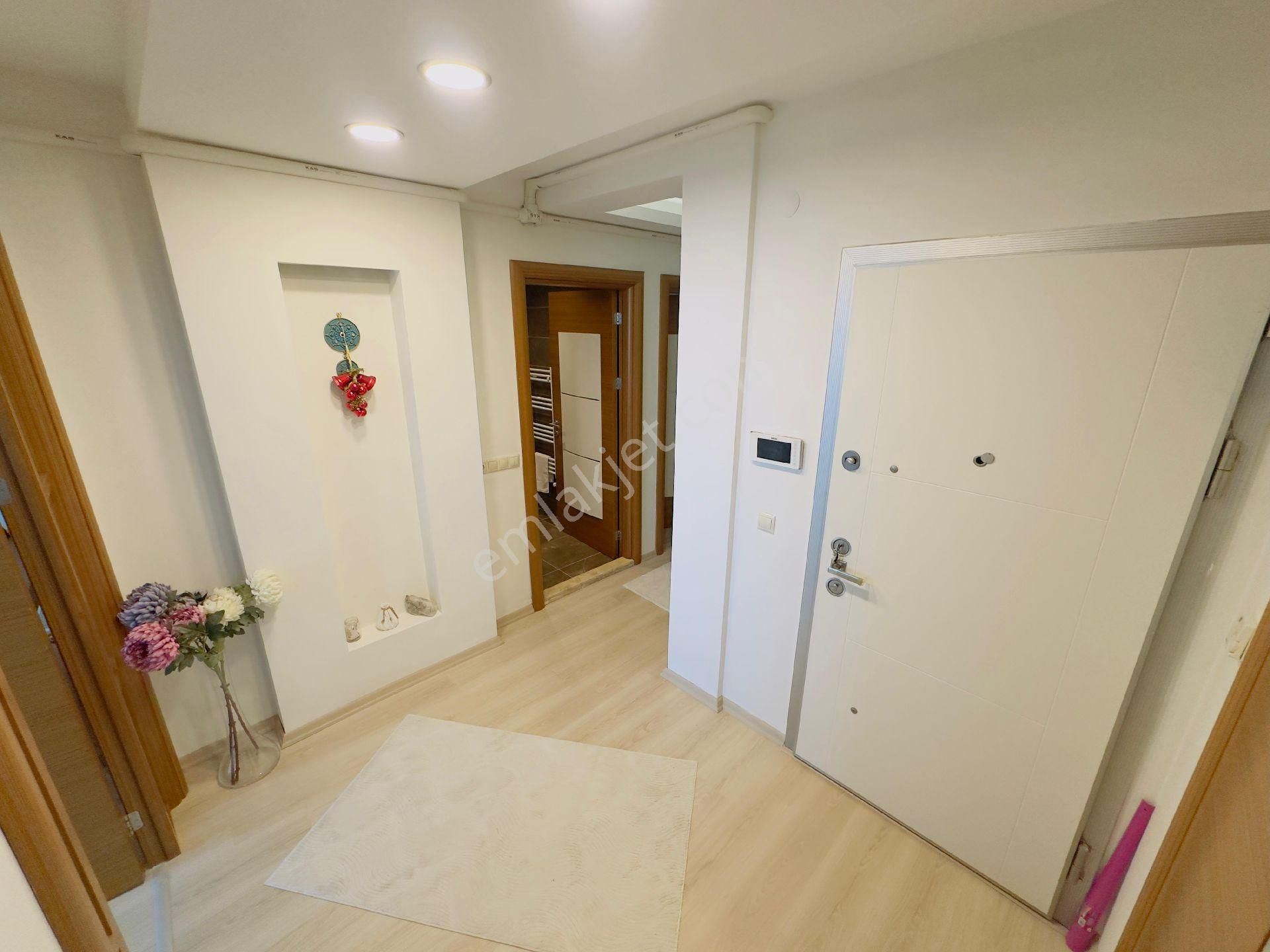 Kuşadası Ege Mah Panoramik Deniz Manzaralı Doğalgazlı Arakat Satılık 3+1 Lüx Daire - Görsel 22