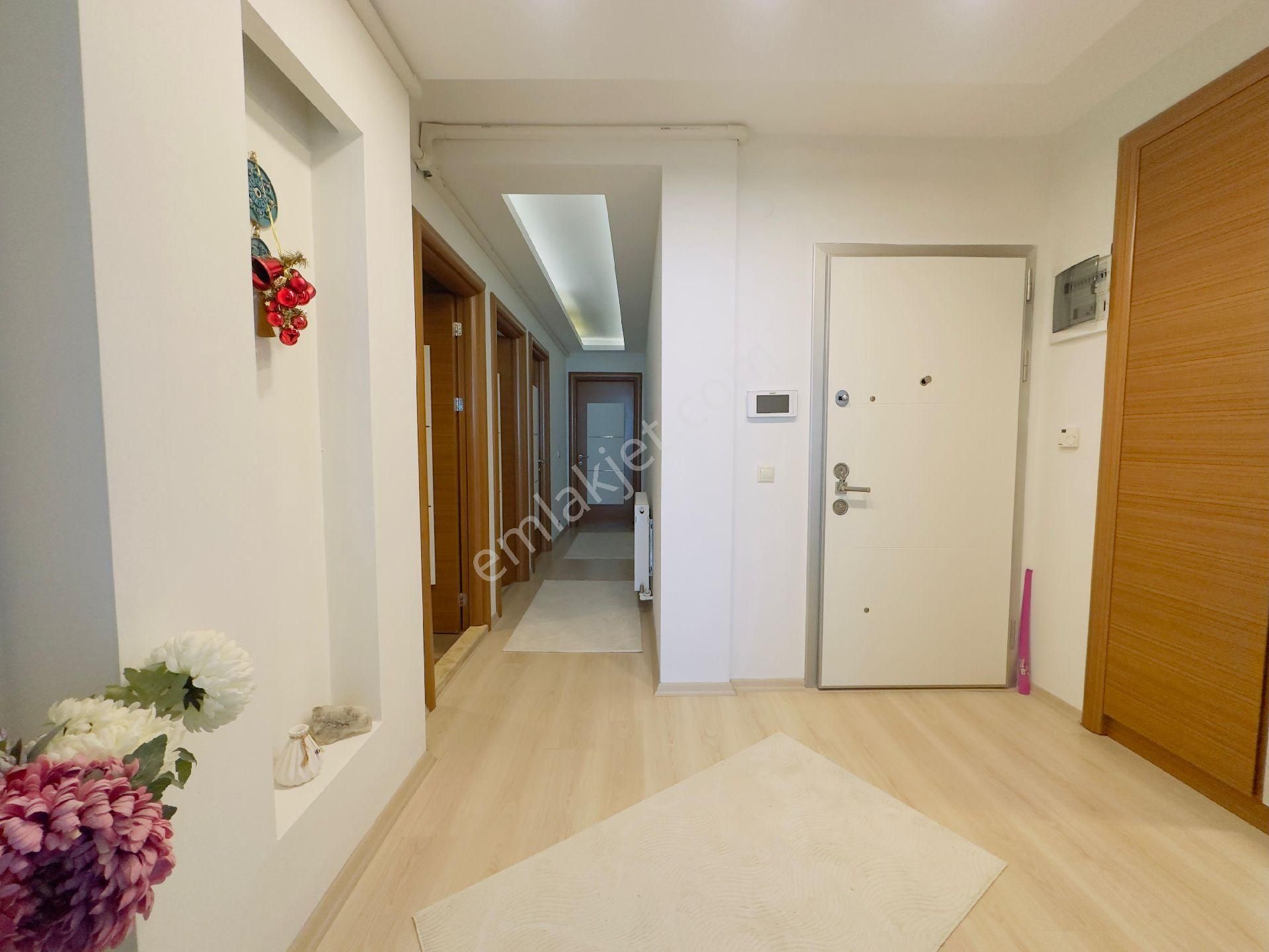 Kuşadası Ege Mah Panoramik Deniz Manzaralı Doğalgazlı Arakat Satılık 3+1 Lüx Daire - Görsel 24