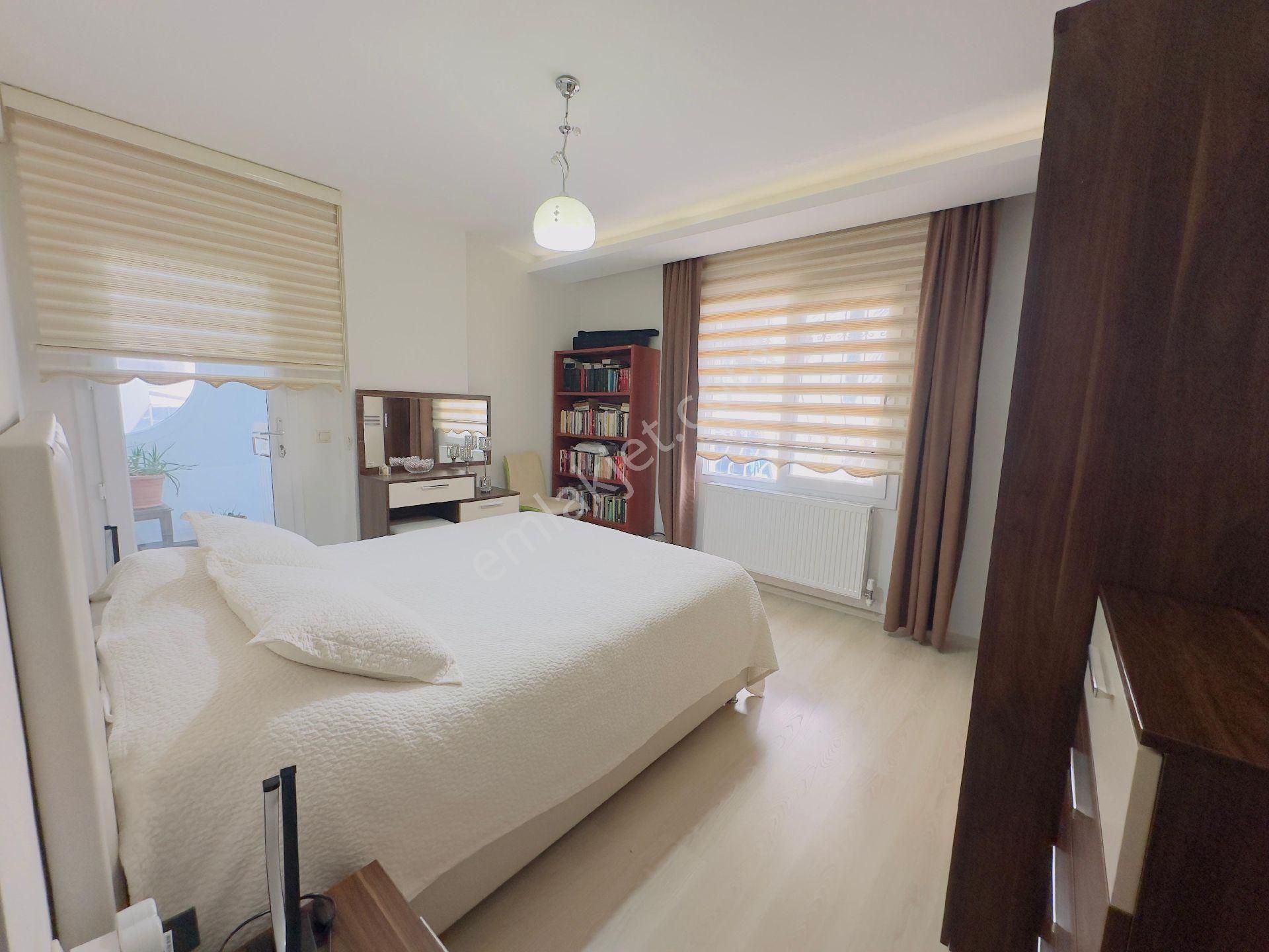 Kuşadası Ege Mah Panoramik Deniz Manzaralı Doğalgazlı Arakat Satılık 3+1 Lüx Daire - Görsel 12