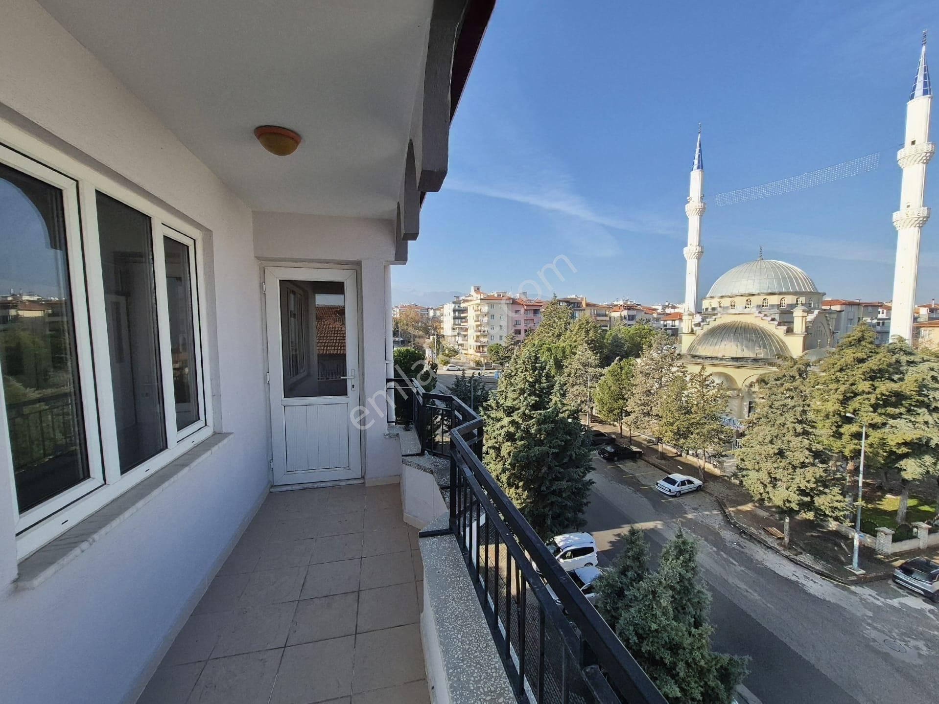 Myra Dan Kınıklı Mahallesi Nde Satılık Daire