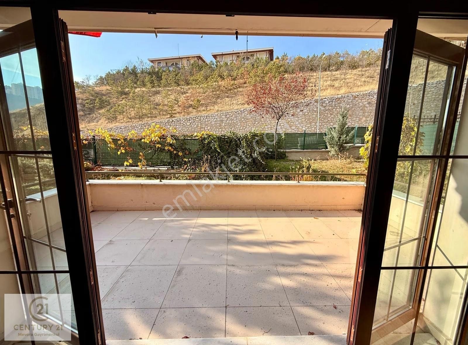 341 Etap Teras Evlerde 3+1 Geniş Kullanımlı Boş 250m2 Bahçeli - Görsel 24