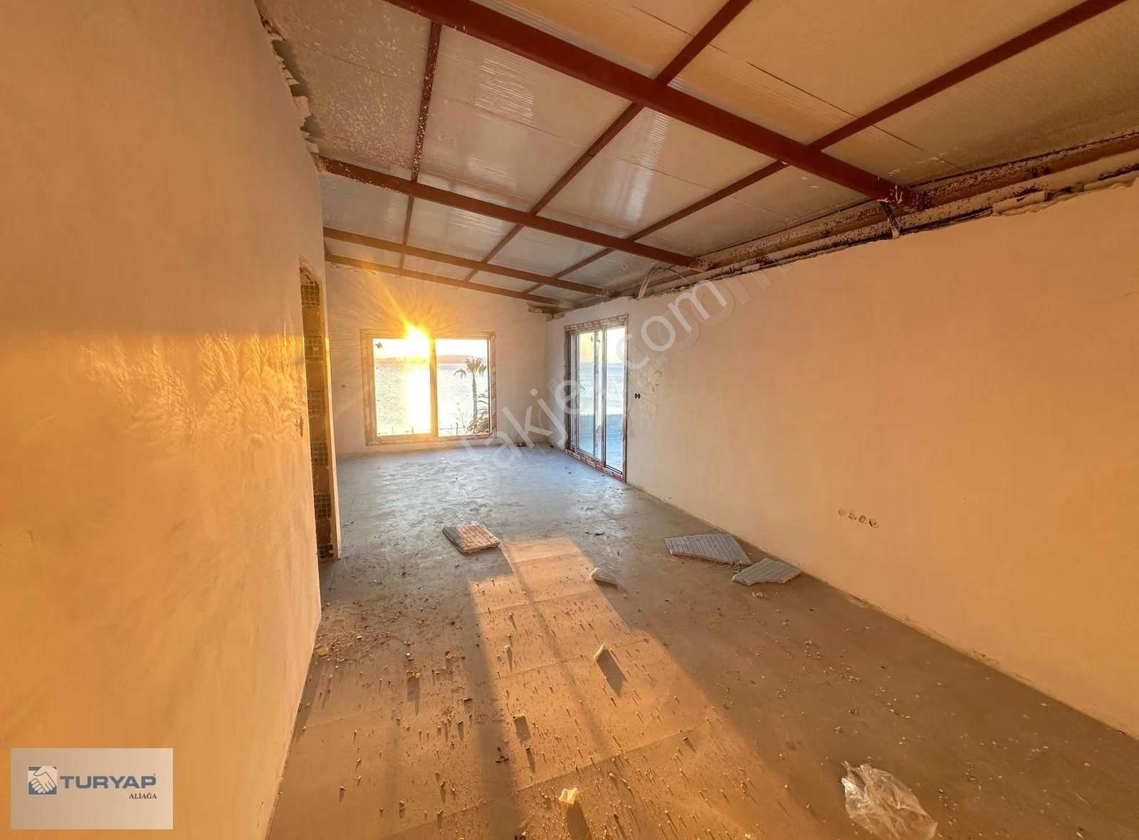 İzmir Şakranda Denize Sıfır Tripleks Villa - Görsel 16