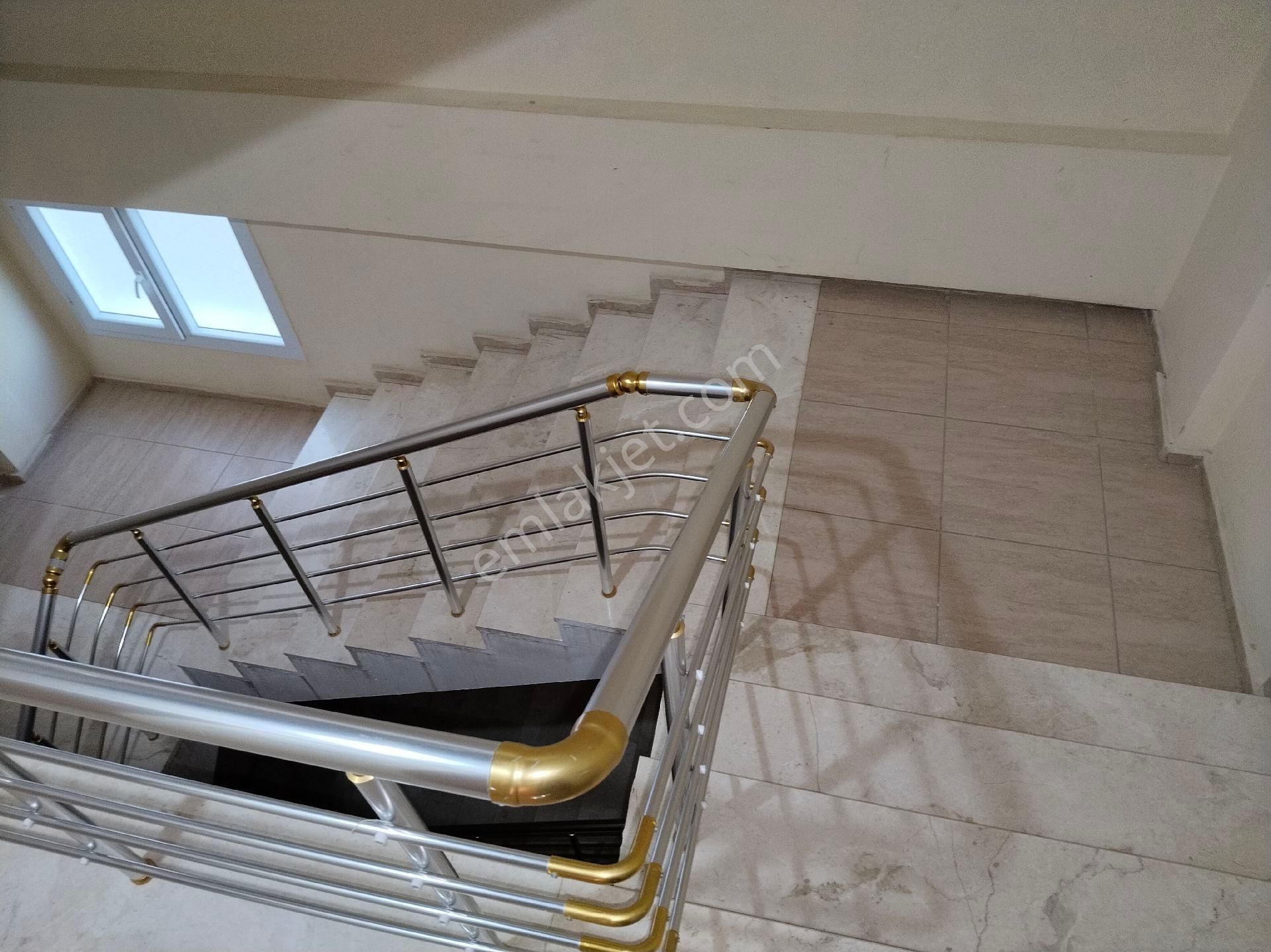 Berkay Emlaktan Yeşil Mahallede Kiralık 1+1 Daire - Görsel 17