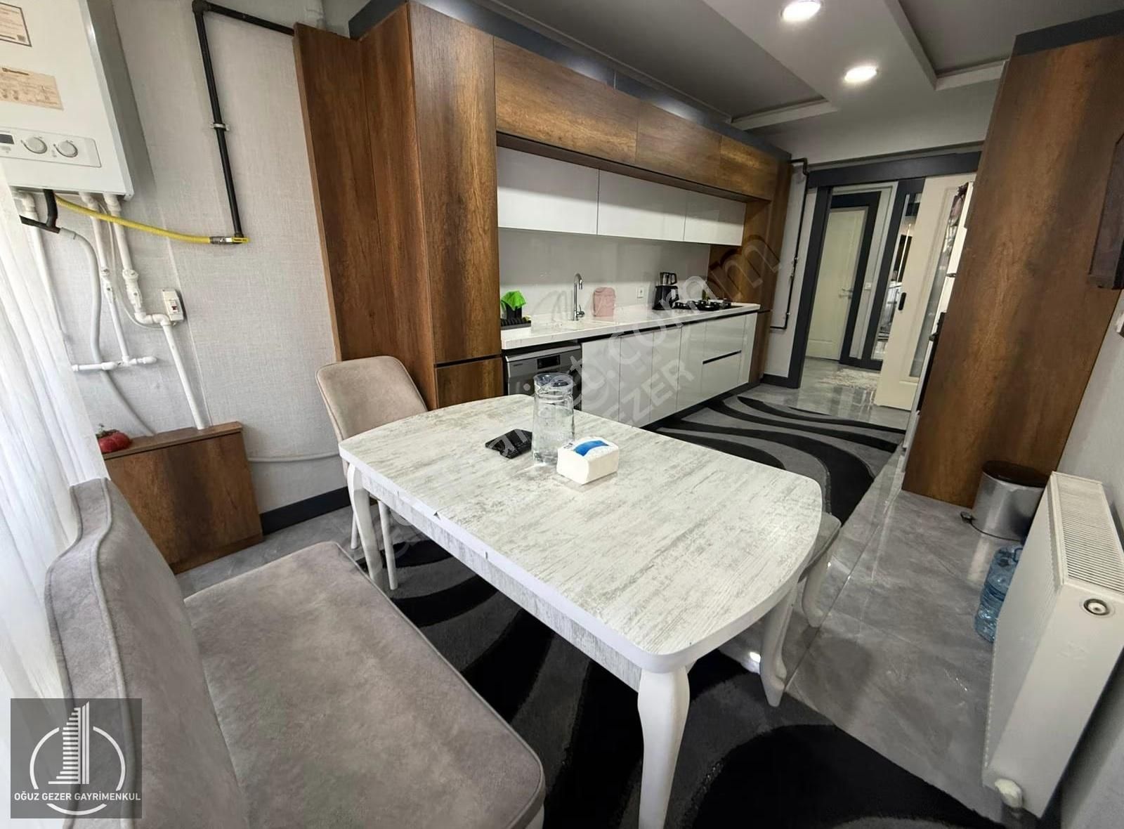 Oğuz Gezer Gayrimenkul'den Merkezi Konumda Masrafsız 3+1 Daire