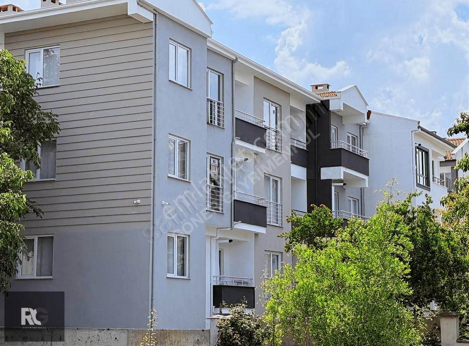 Plevnede Hastane Ve Adliye Yakını Satılık 2+0 Arakat Sıfır Daire