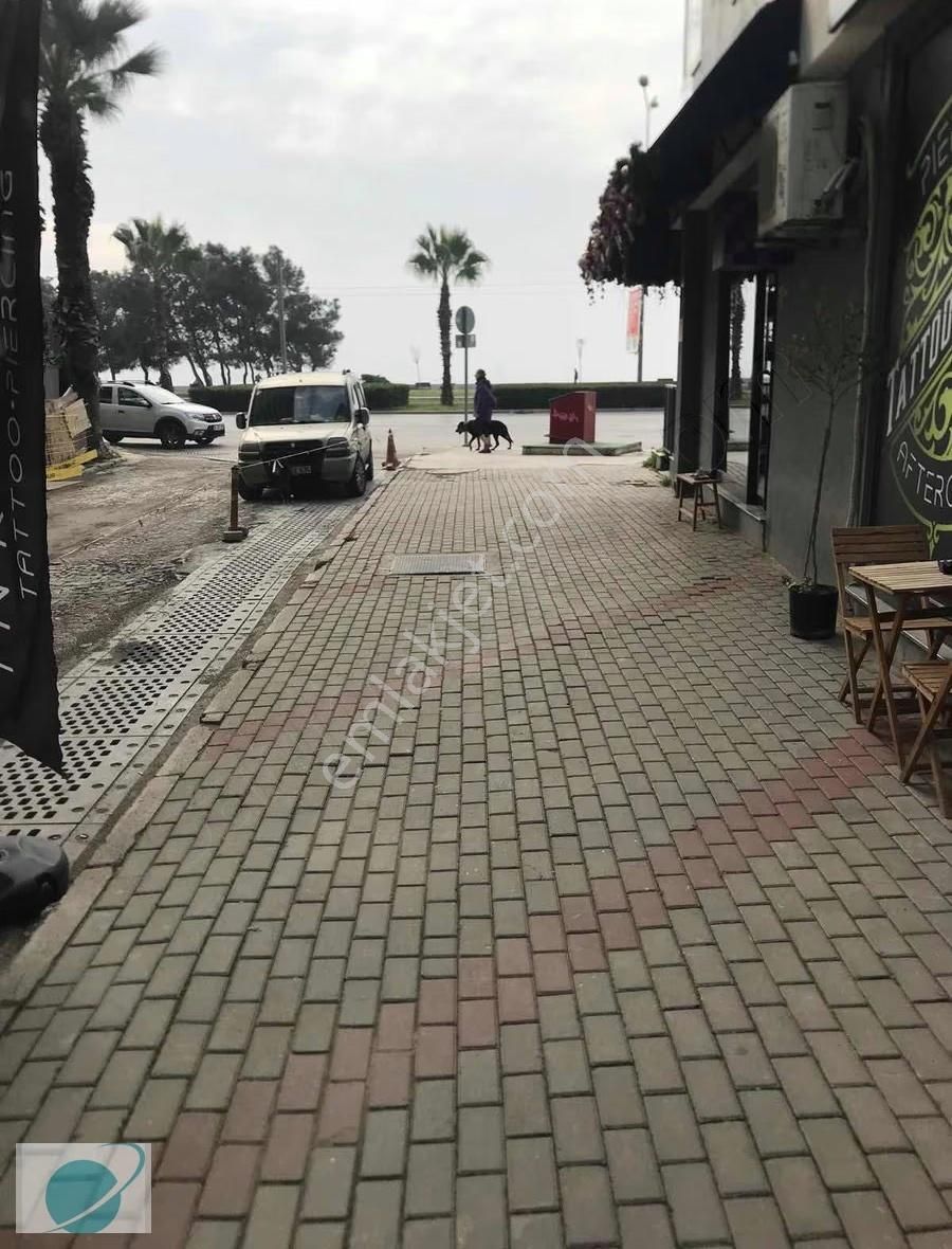 Karşıyaka Bostanlı Yıllar Sokağın Da Kiralık Dükkan