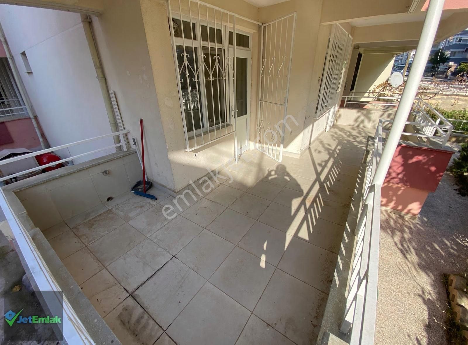 Akçay Merkezde Yüksek Giriş Öncephe Geniş Balkonlu Kiralık Daire - Görsel 23