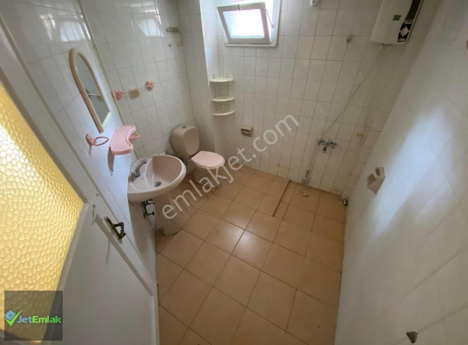 Akçay Merkezde Yüksek Giriş Öncephe Geniş Balkonlu Kiralık Daire - Görsel 4