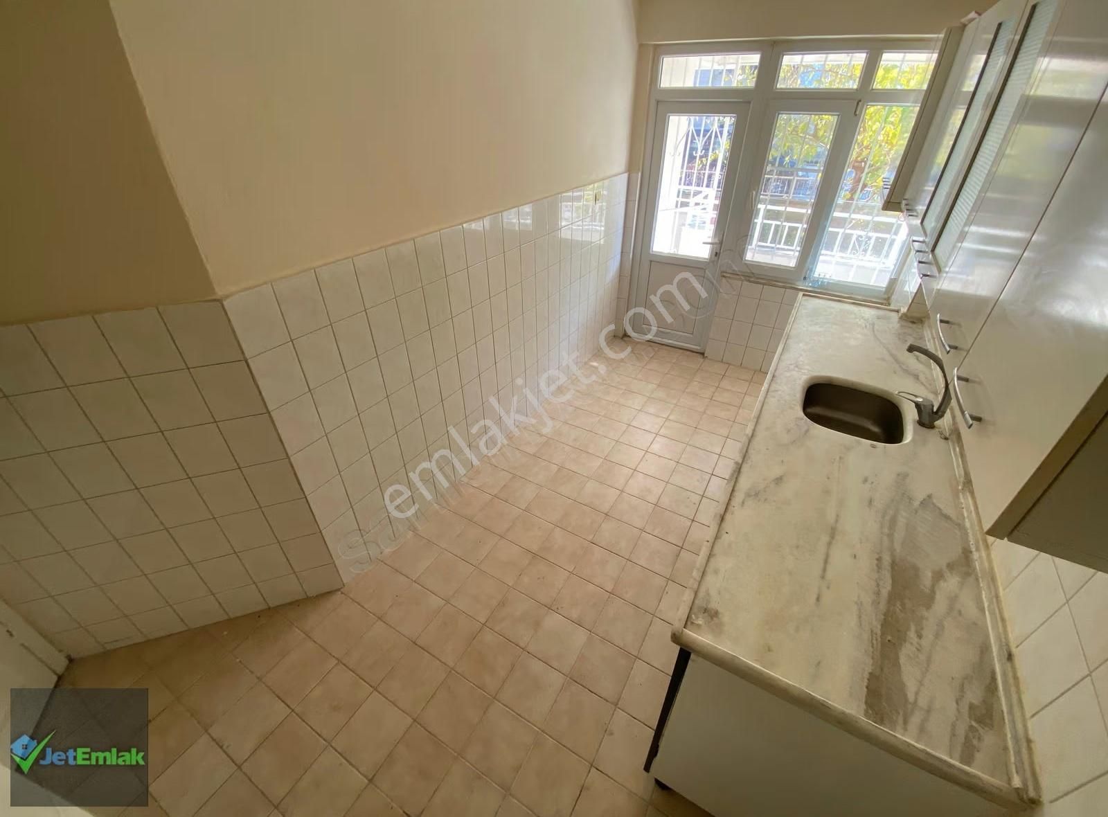 Akçay Merkezde Yüksek Giriş Öncephe Geniş Balkonlu Kiralık Daire - Görsel 16