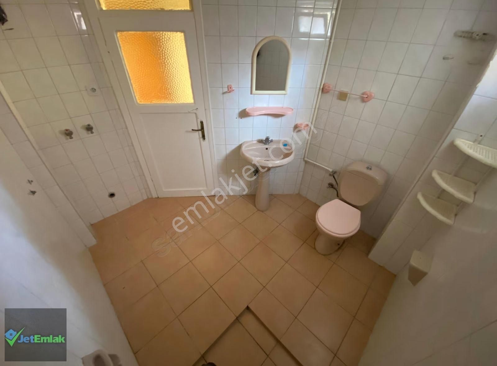 Akçay Merkezde Yüksek Giriş Öncephe Geniş Balkonlu Kiralık Daire - Görsel 2