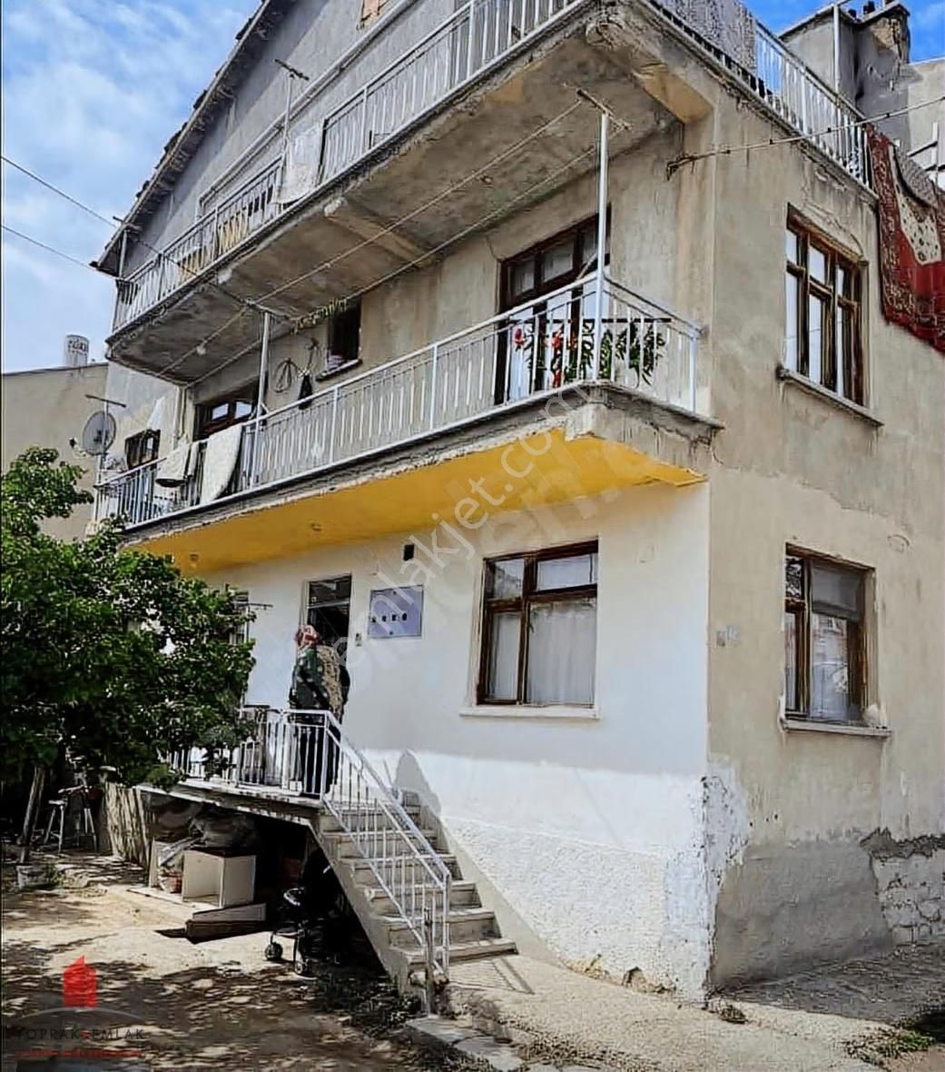 Yakada 238m2 Arsada 3 Katlı Satılık Bina