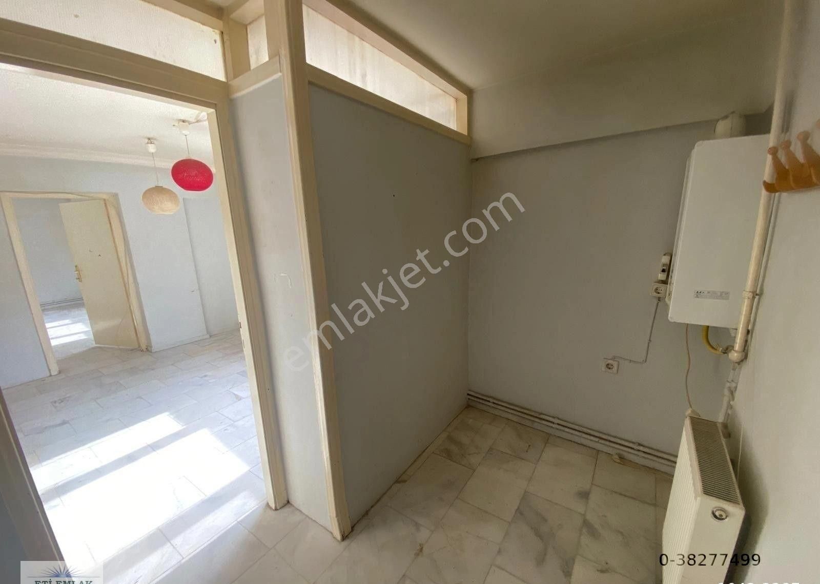 Eti'den Ortaköy'de Sahile Paralel, Köşe Konumlu Geniş 1+1 80m2 Kombili, Çok Aydınlık 2.kat Daire - Görsel 9
